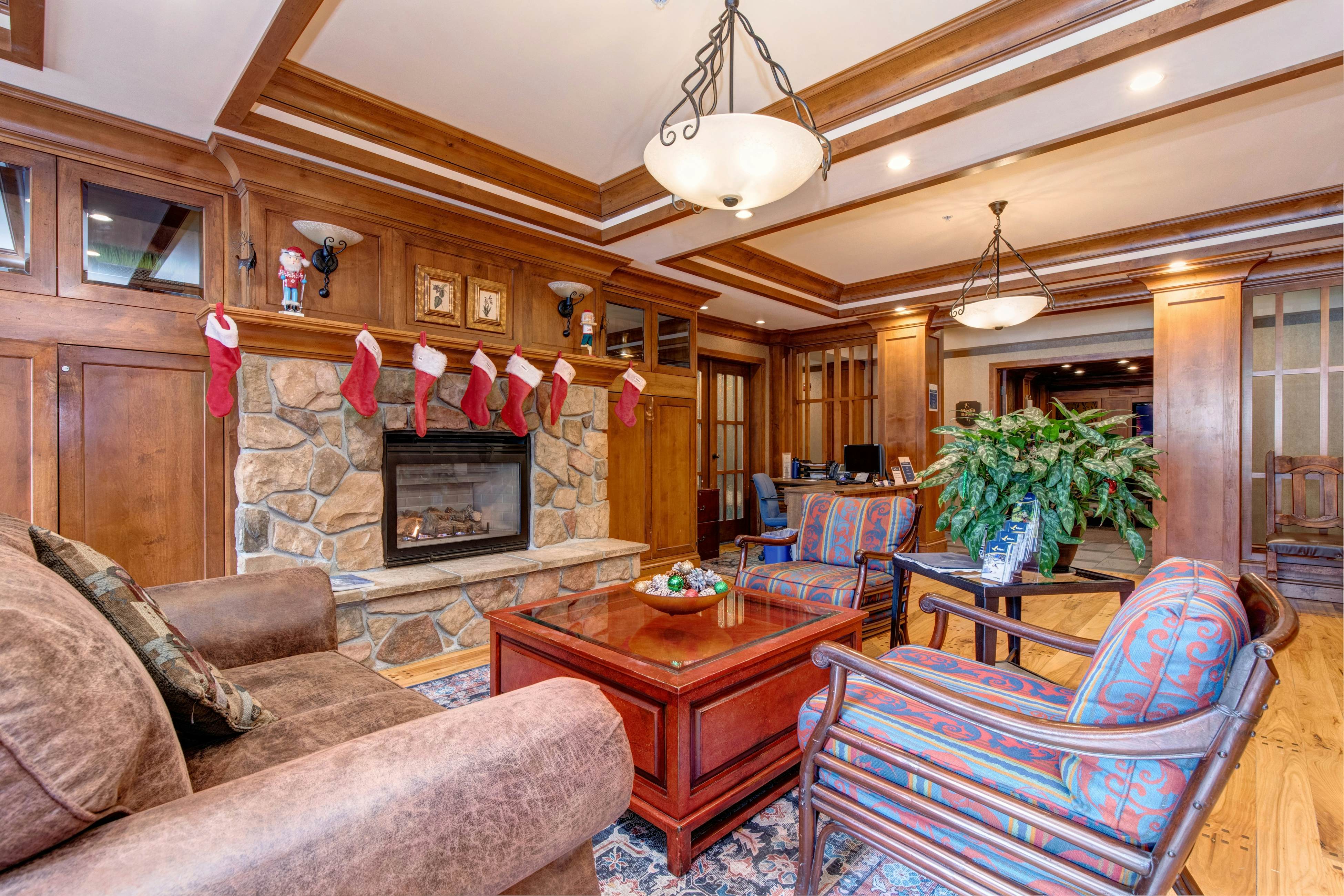 Powderhorn Lodge 210 - Blazing Star Suite
