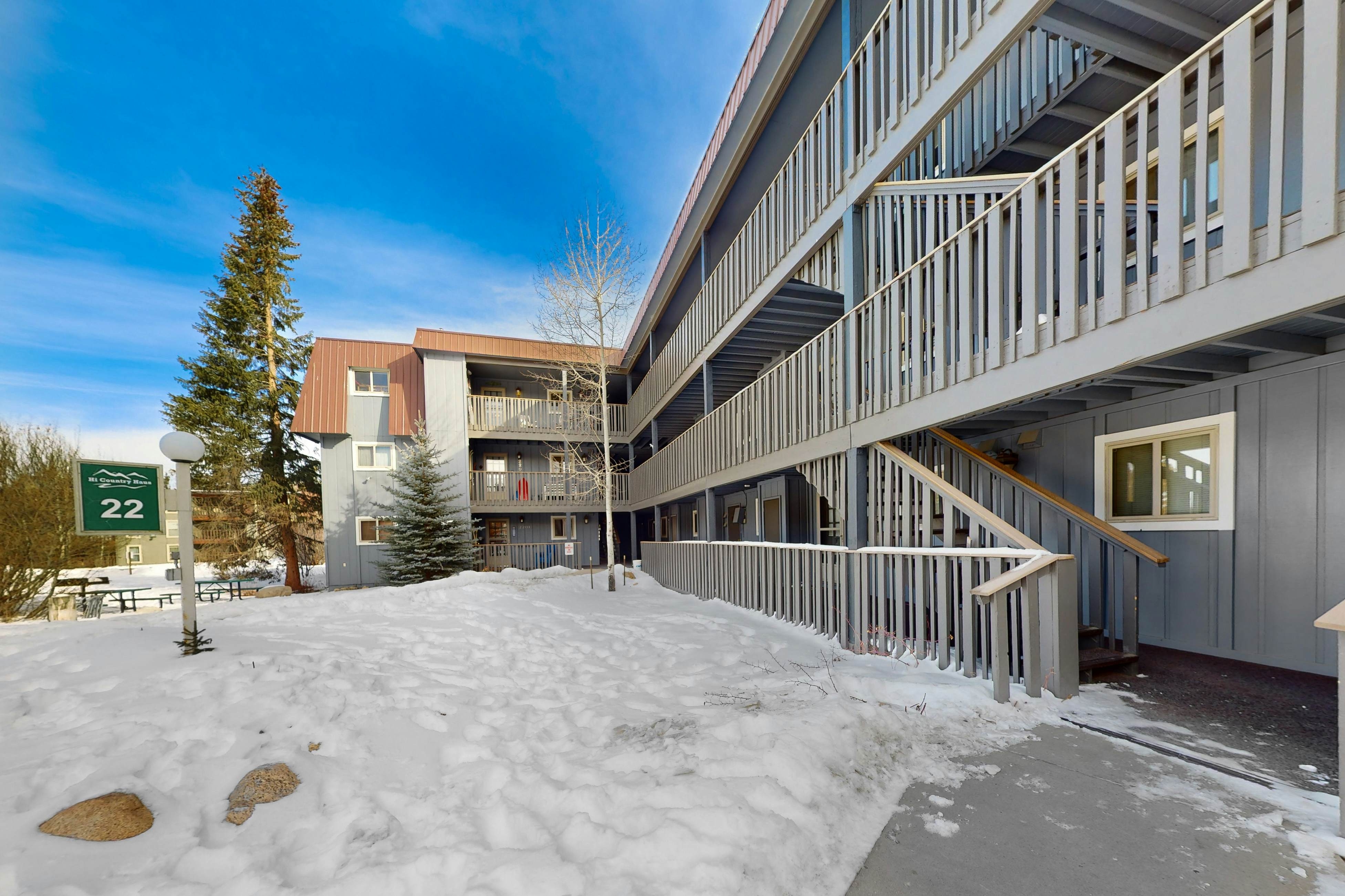 Lucky Adventure Lodge