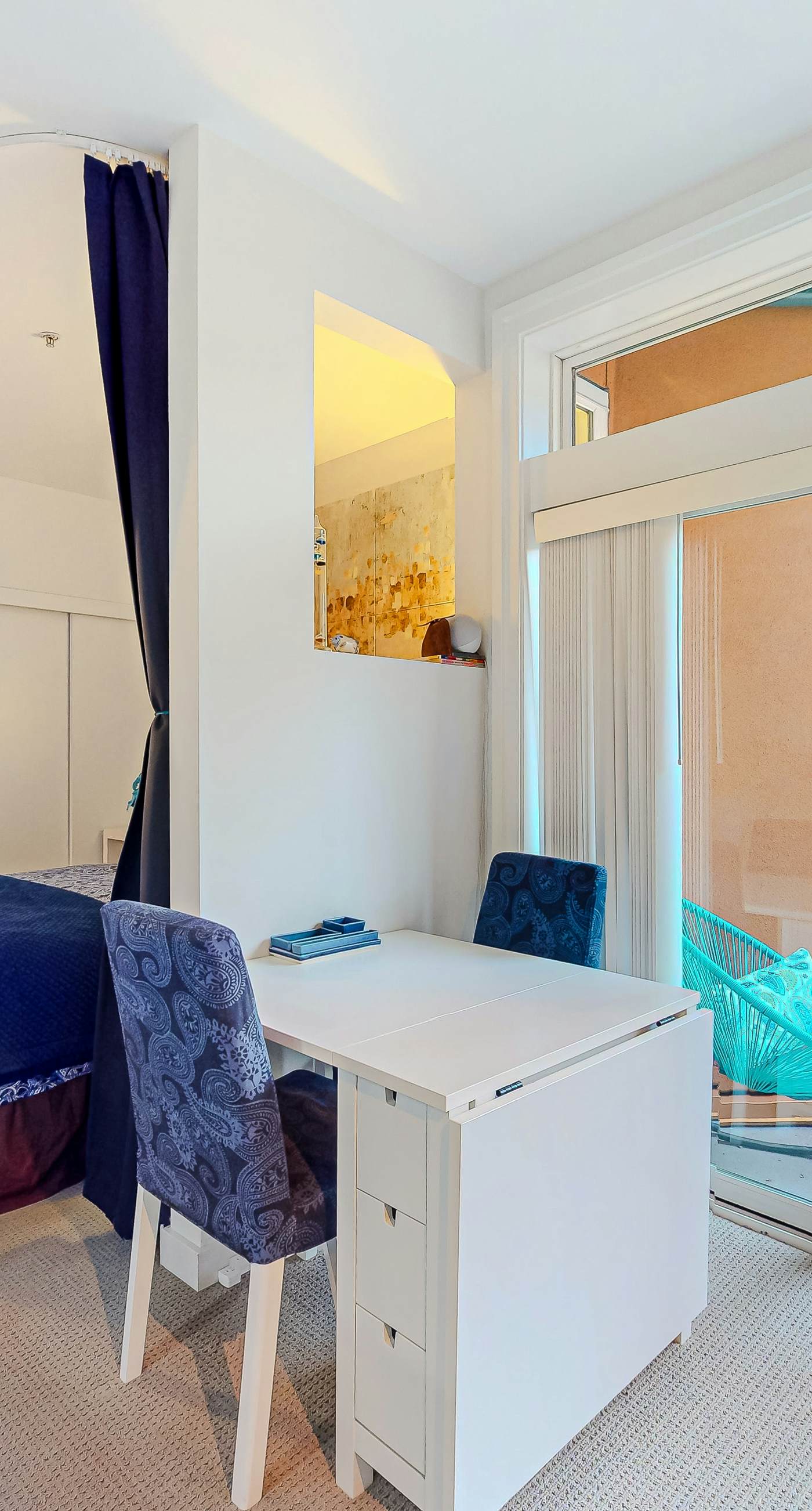 Playing Blues At Belltown Court