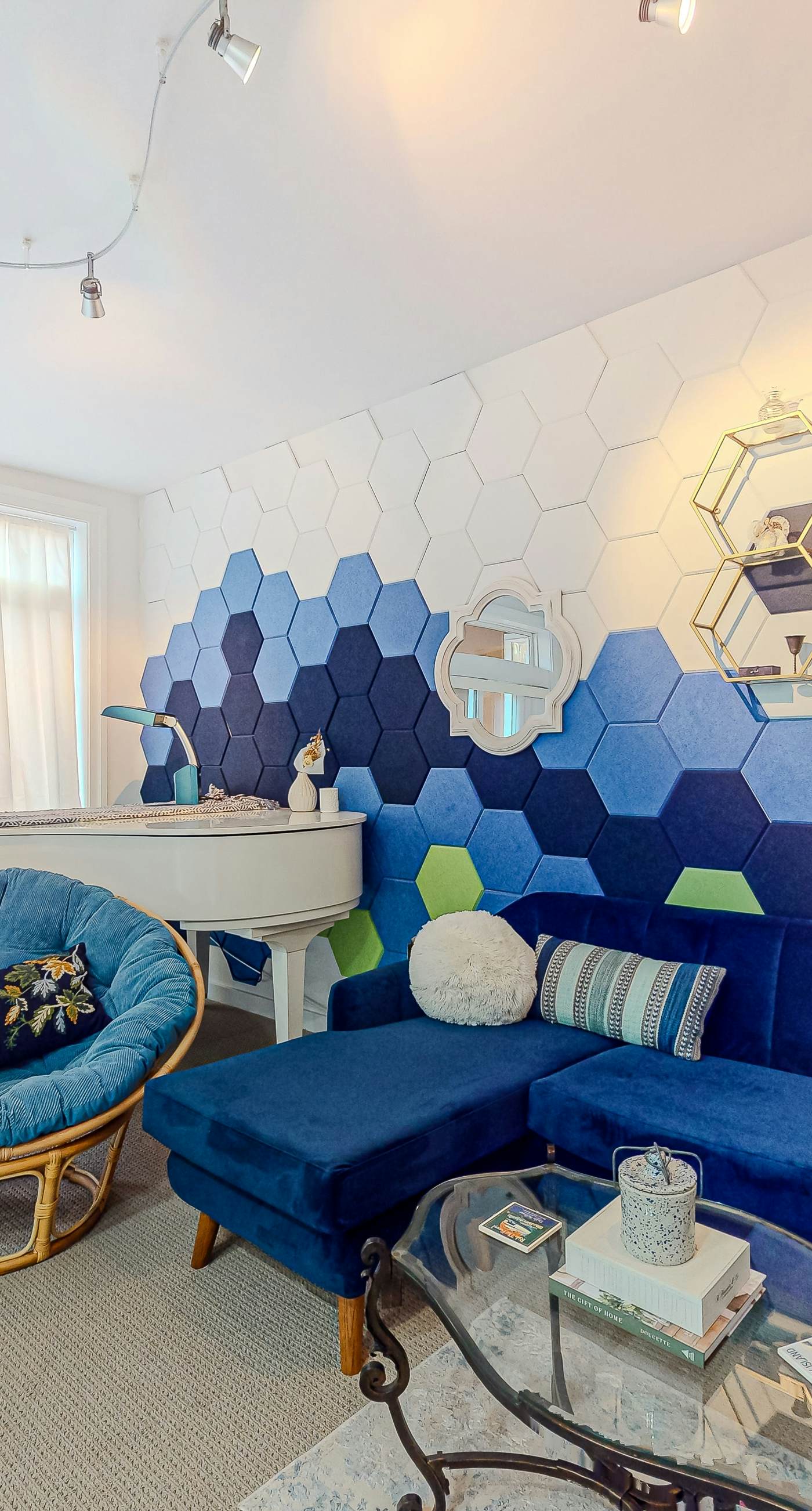 Playing Blues At Belltown Court