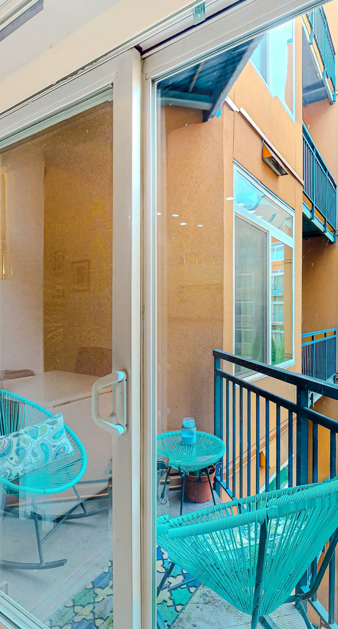 Playing Blues At Belltown Court