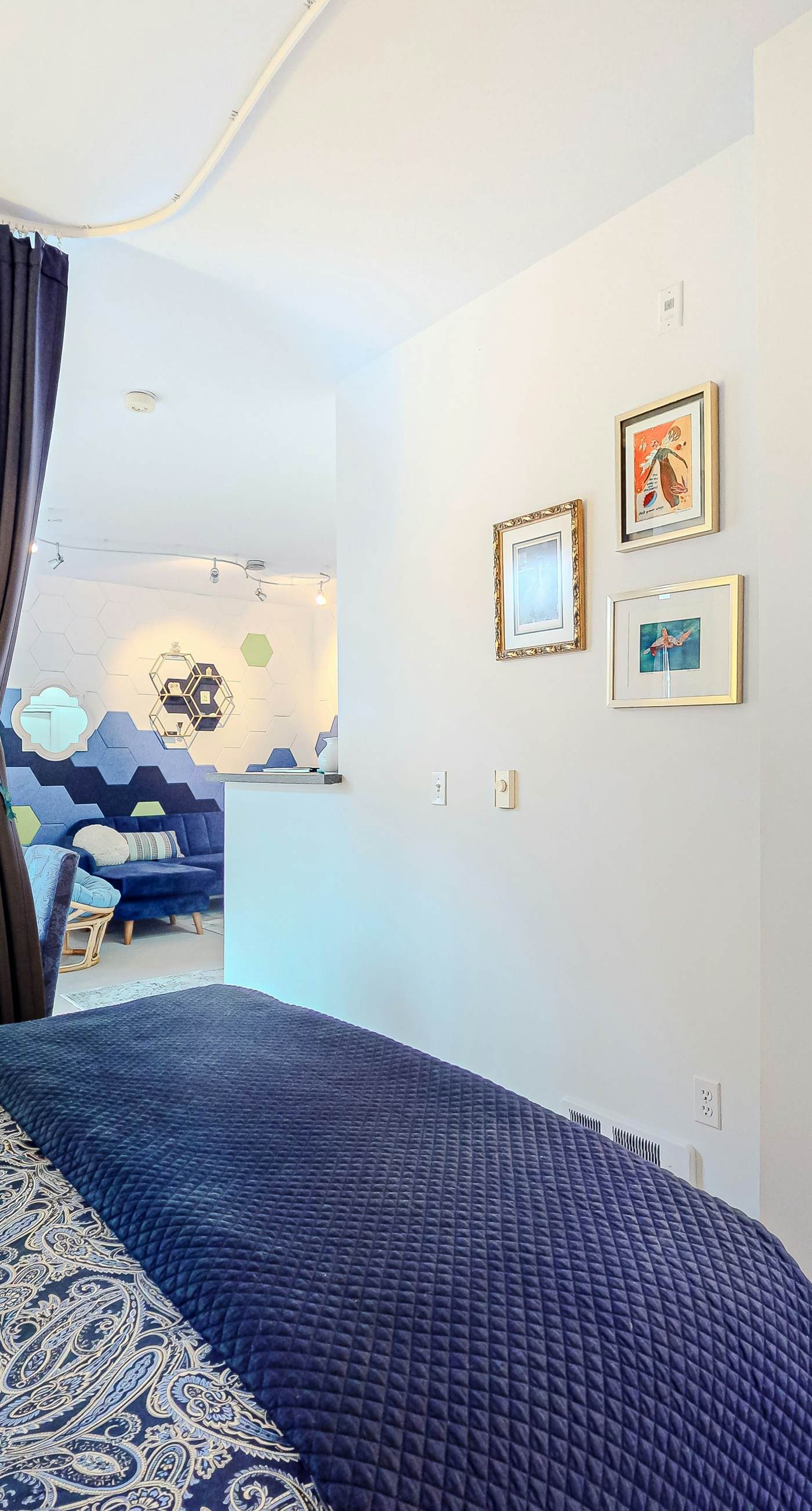 Playing Blues At Belltown Court