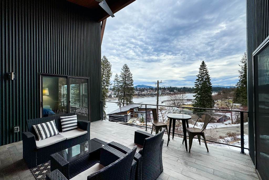 Unwind at Spokane River Retreat 4