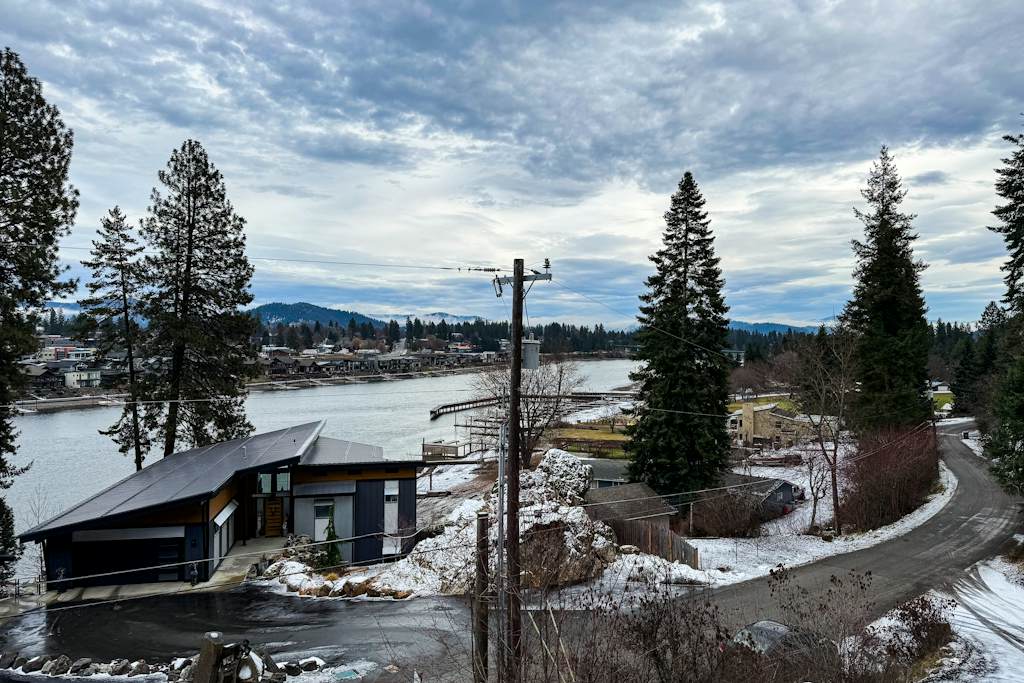 Unwind at Spokane River Retreat 5