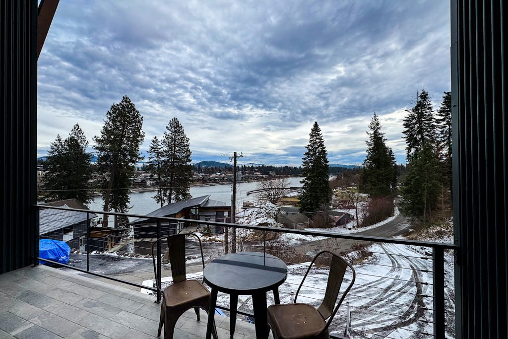 Unwind at Spokane River Retreat 3
