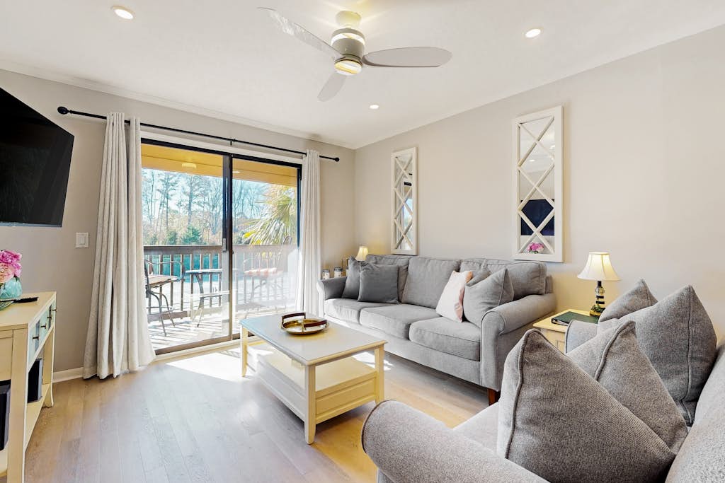 Charming waterfront resort condo with pool, tennis, golf, & balcony — Hilton Head, SC — vacation rental