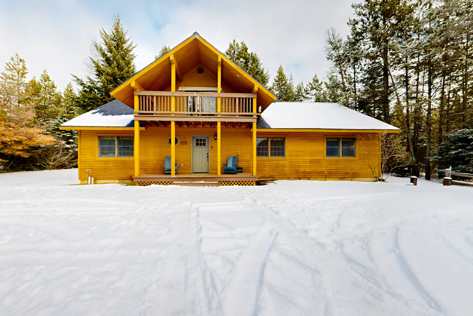 Moose Tracks Cabin 2 BD Donnelly, ID Vacation Rental Vacasa