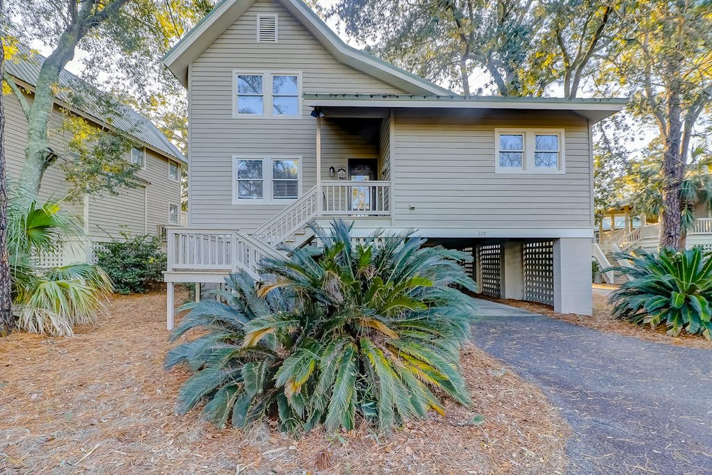 2nd-floor home with screened balcony, on-site tennis, & pool - near beach — Hilton Head, SC — vacation rental