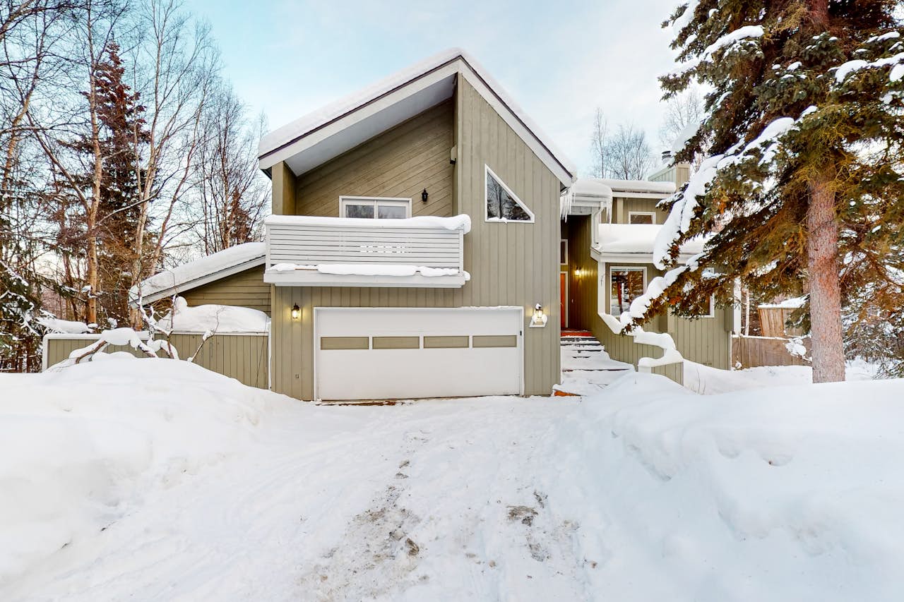 Lakeside Bayshore 2 BD Anchorage, AK Vacation Rental Vacasa