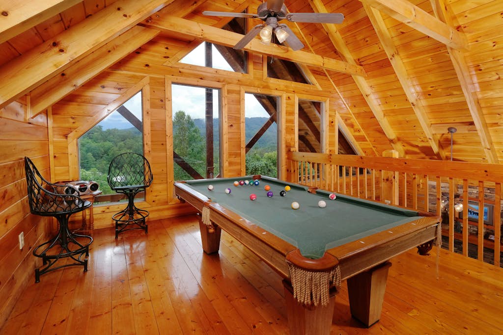Lovely Cabin, Sleep 12, Mtn Views, Hot Tub, Fireplace — Pigeon Forge, TN — vacation rental