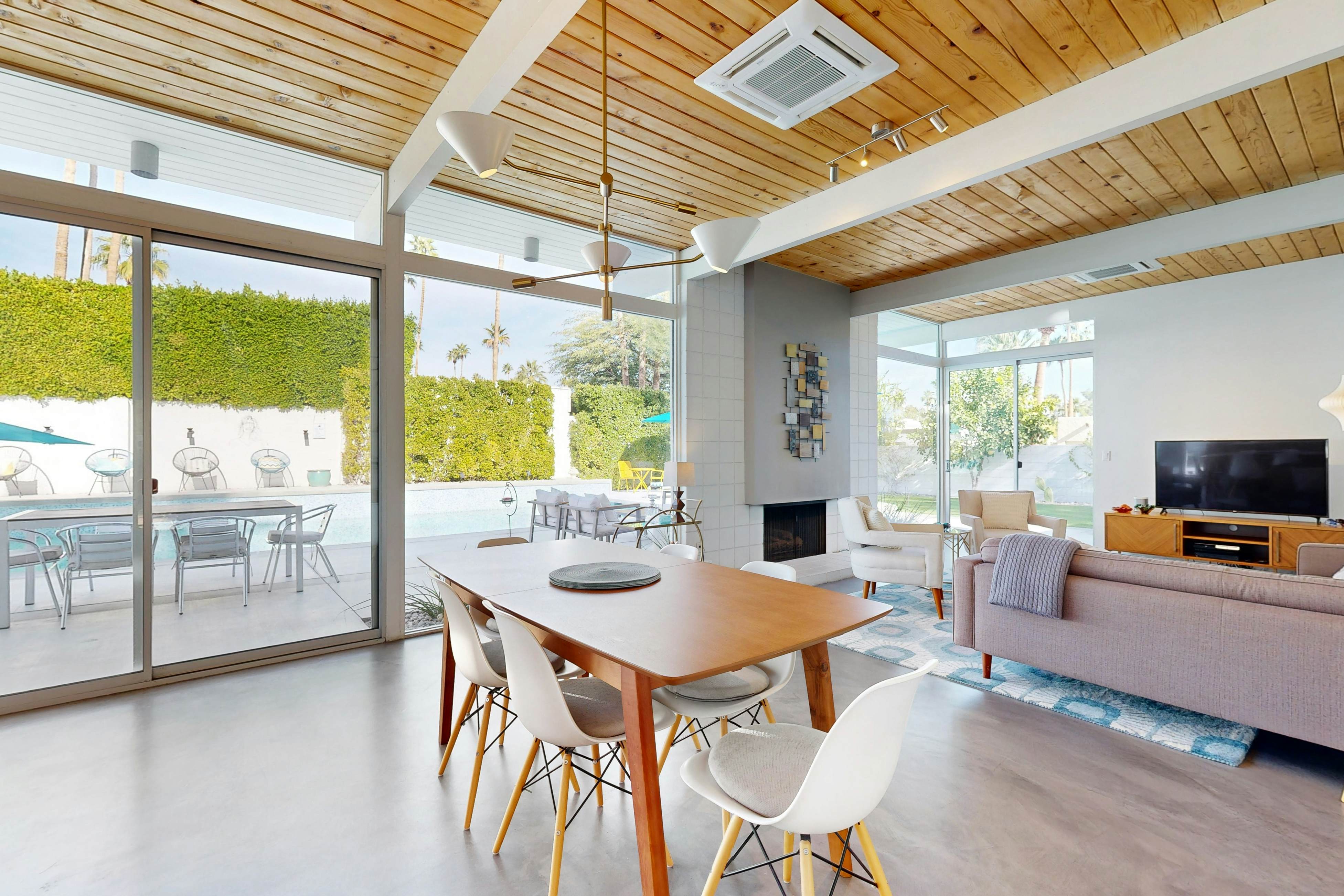 Palm Springs Regal Contemporary - 4106