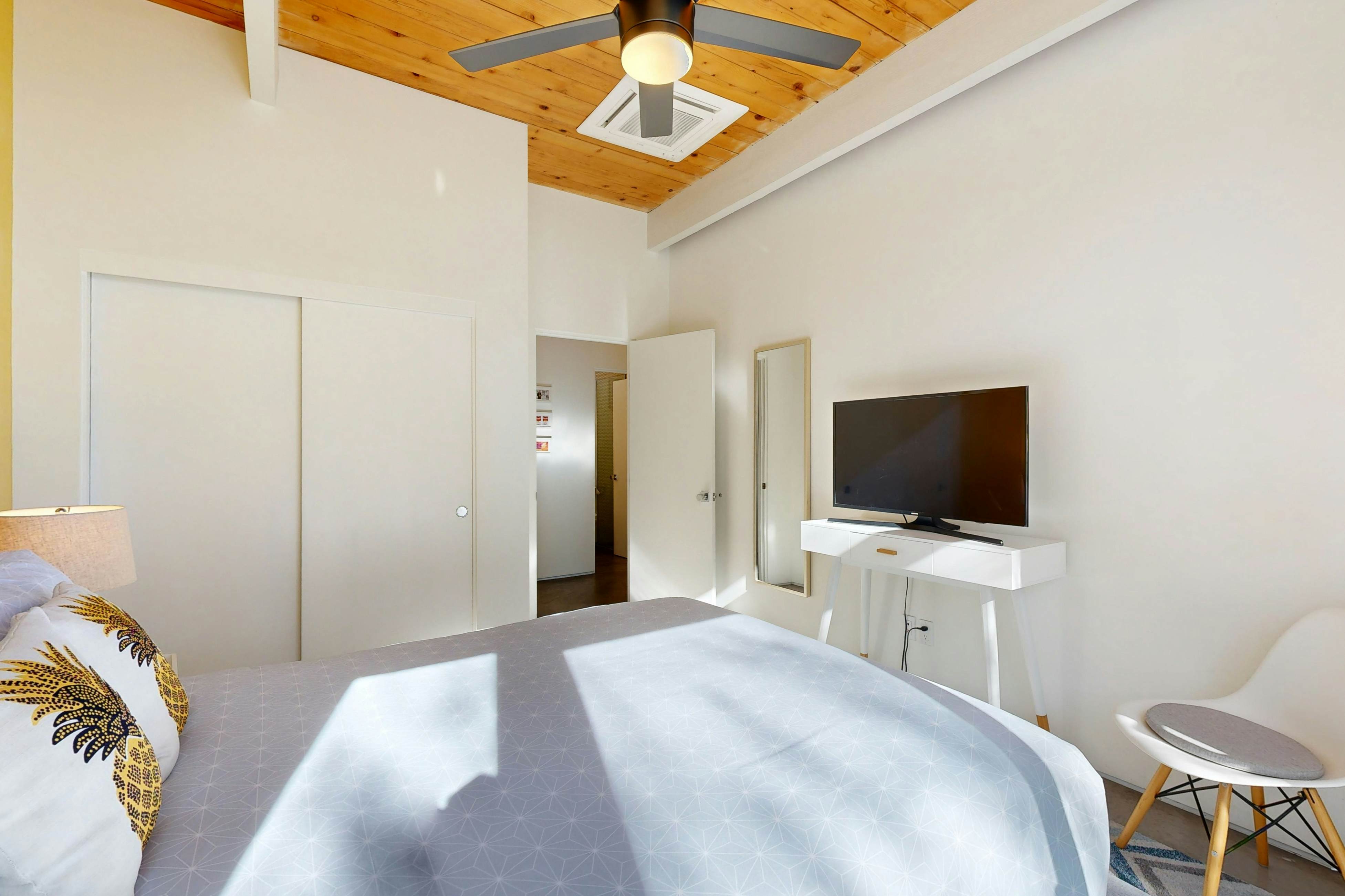 Palm Springs Regal Contemporary - 4106