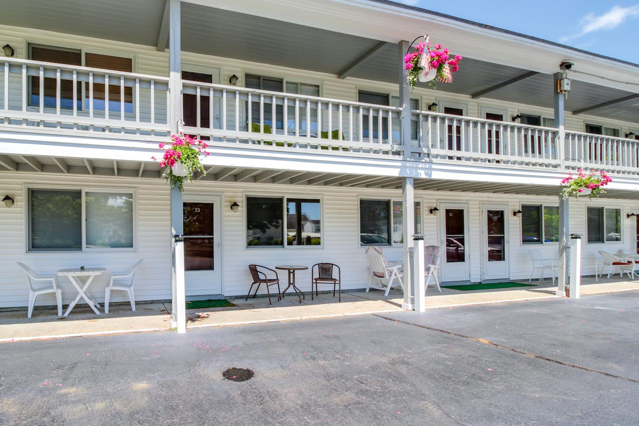 The Lighthouse Getaway Holiday House M19 0 BD Vacation Rental in