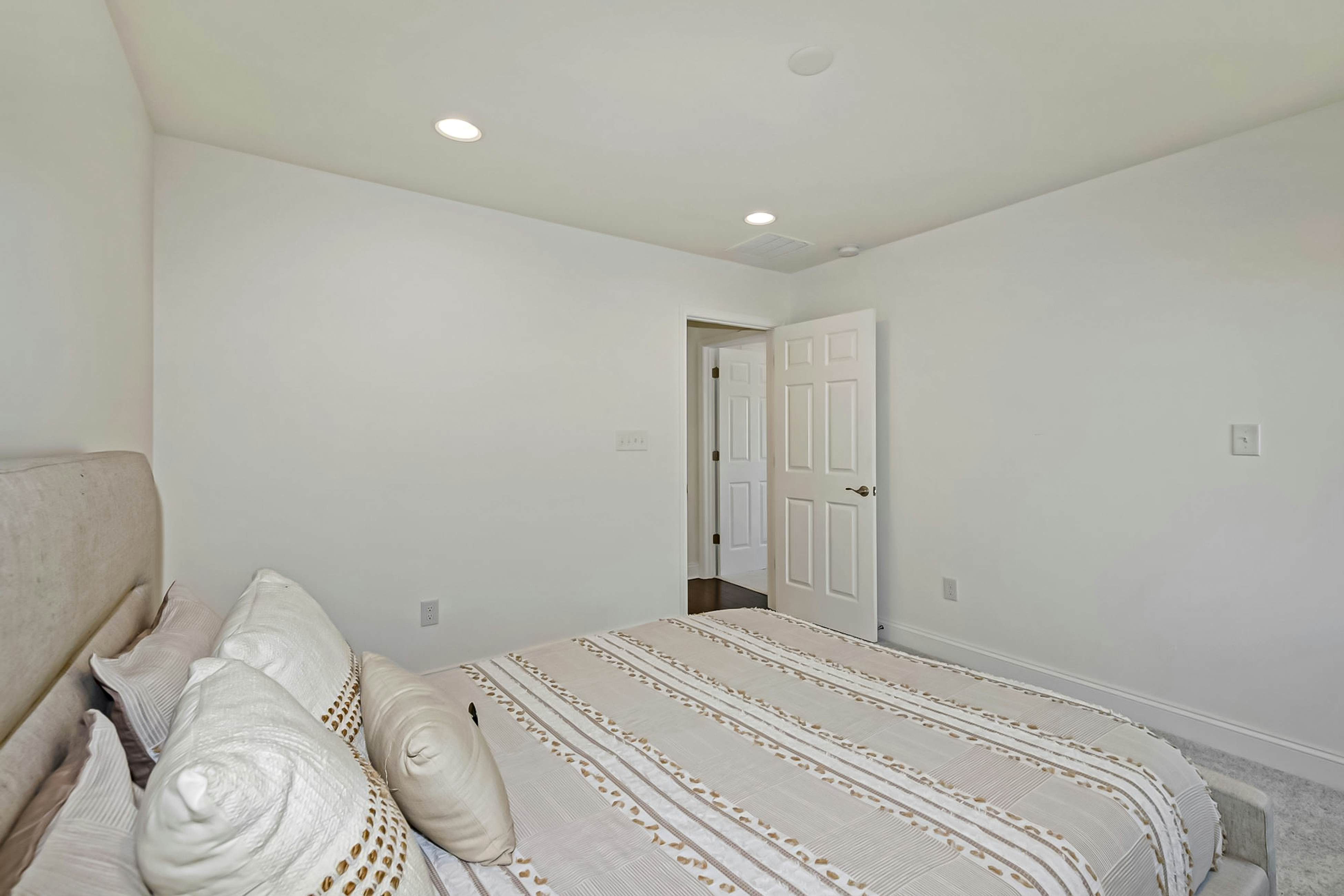 The Peninsula - 24647 Navigators Walk