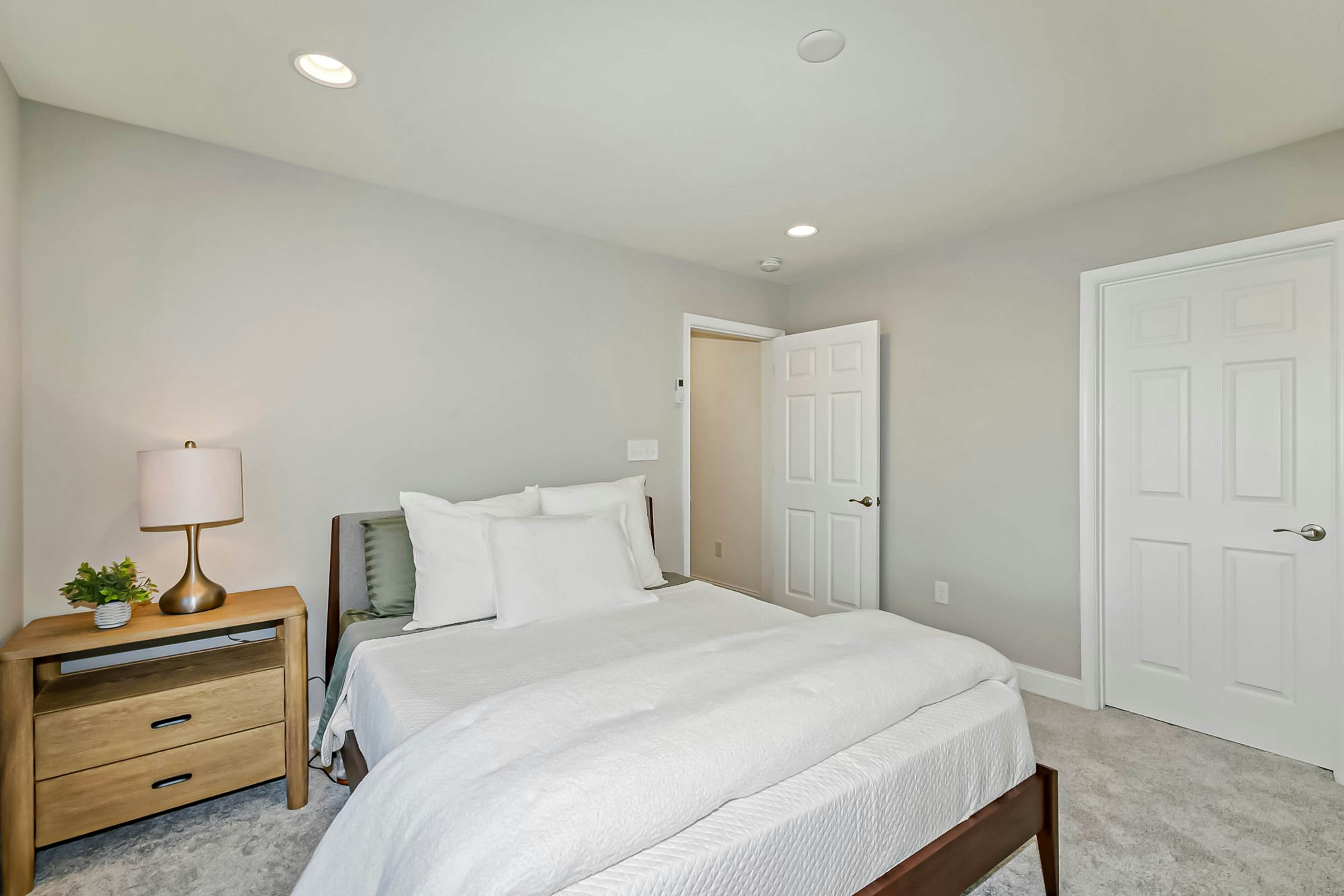 The Peninsula - 24647 Navigators Walk