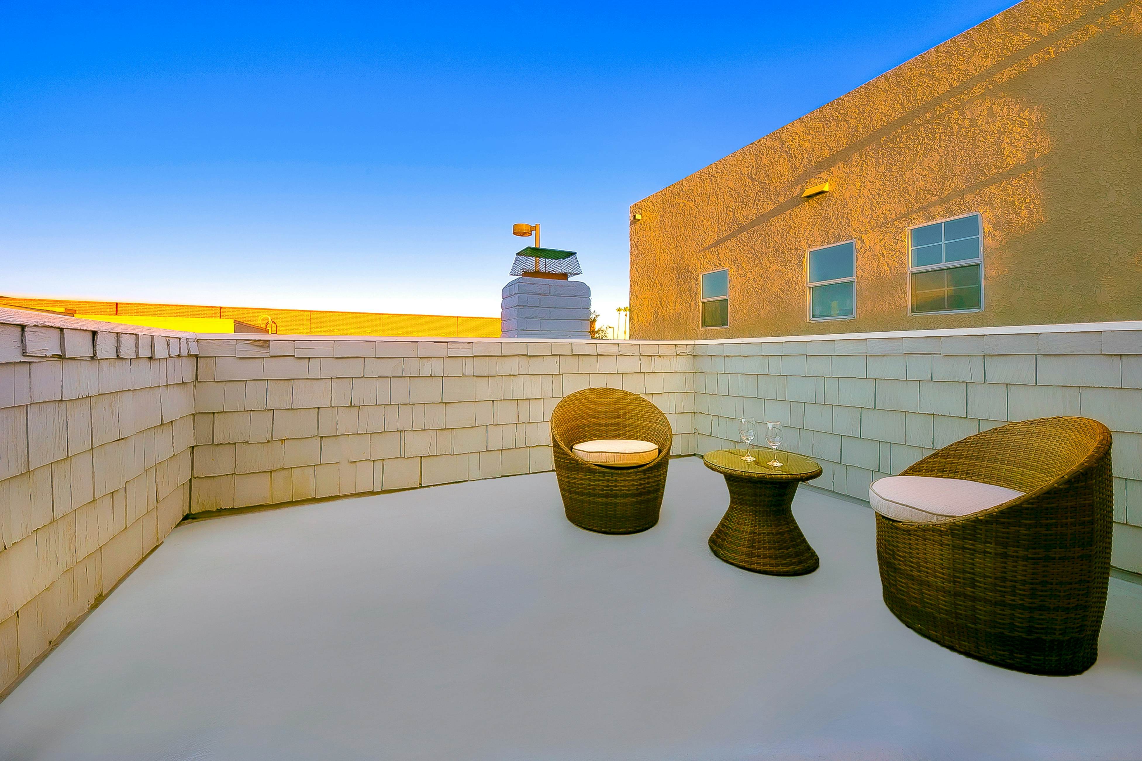 Perfect Newport Beach Location With Balcony Spa II