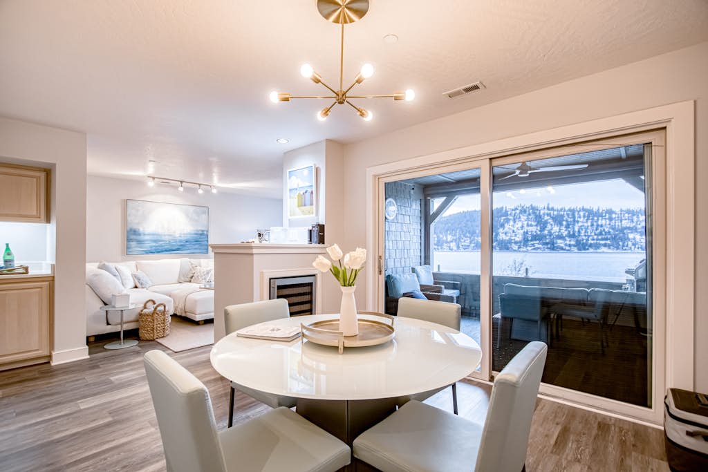 Lake Views, 2BR, Balcony & Beach Access