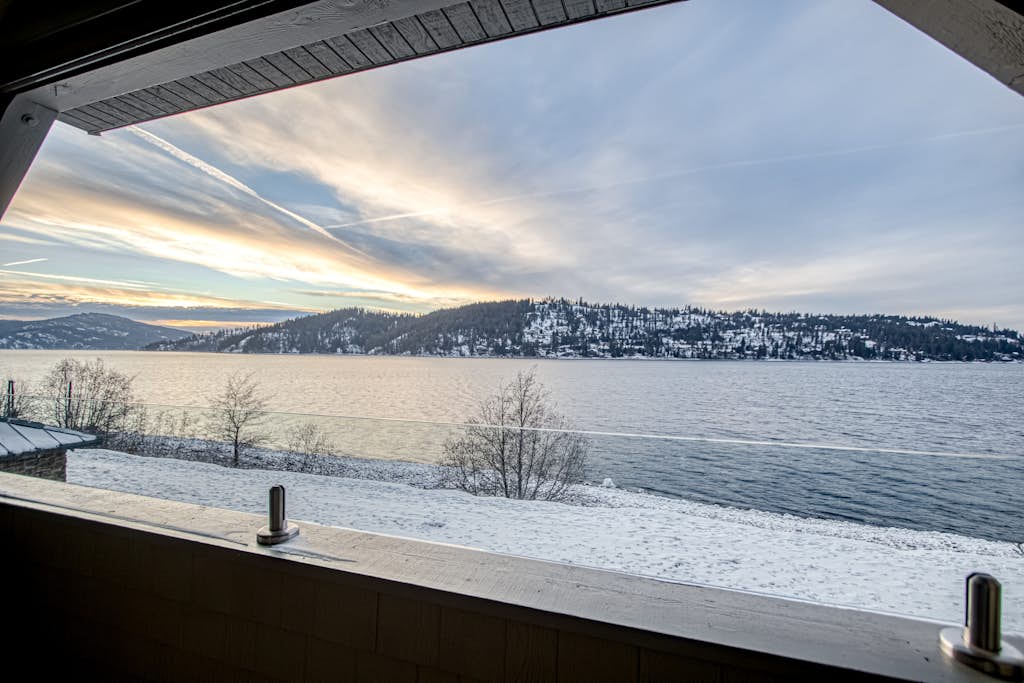 Lake Views, 2BR, Balcony & Beach Access 5