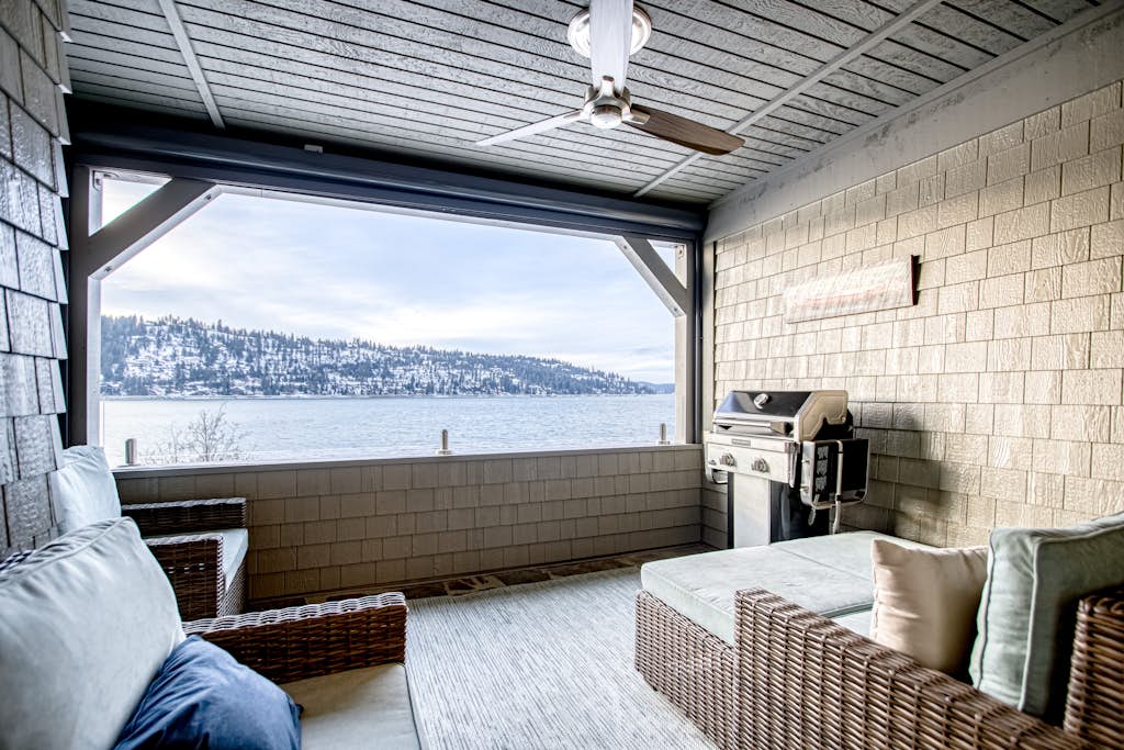 Lake Views, 2BR, Balcony & Beach Access 6