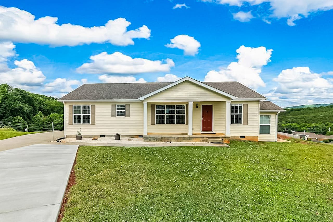 Rolling Rooftop Views 3 BD Dandridge, TN Vacation Rental Vacasa