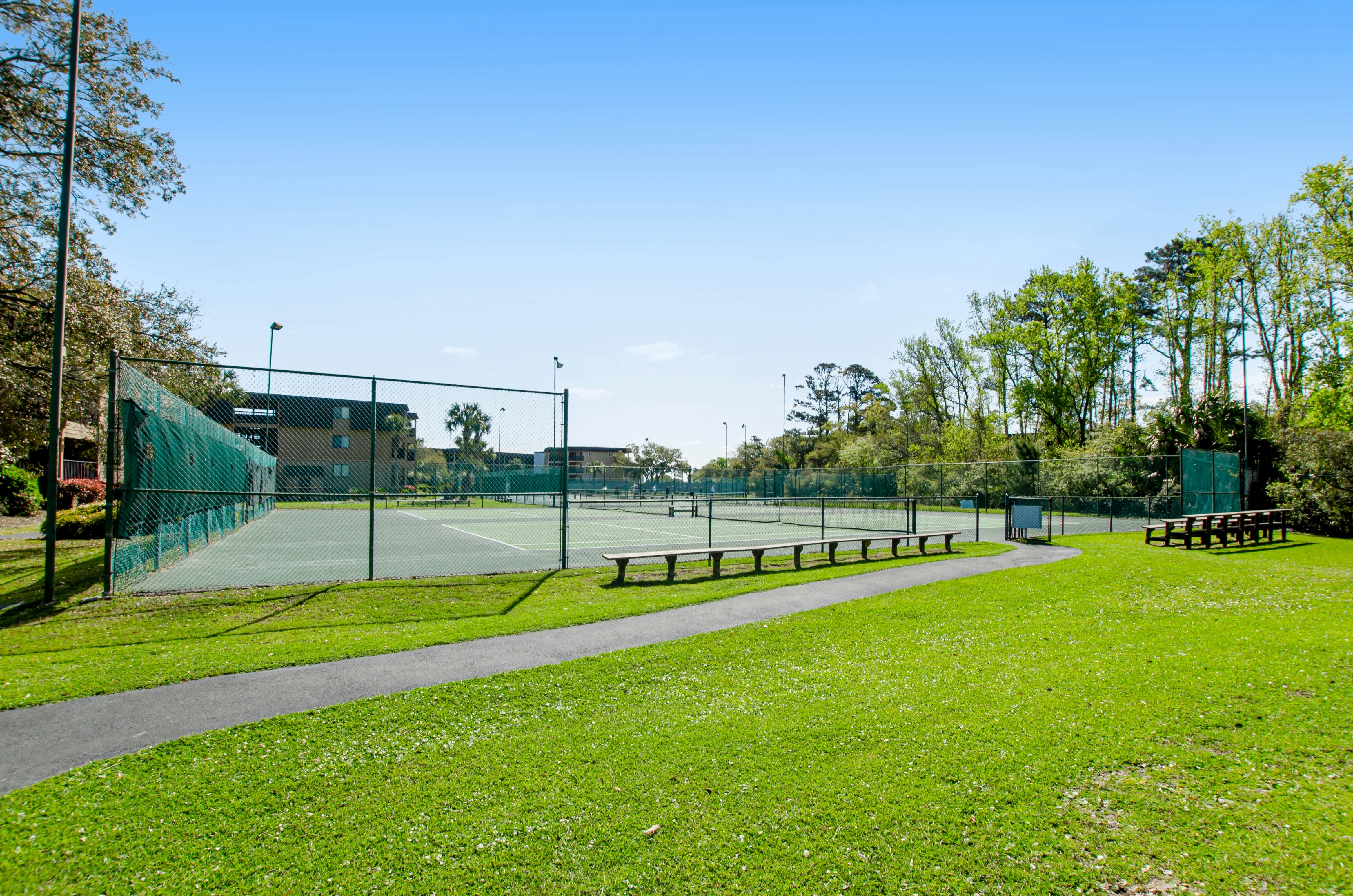 HH Beach & Tennis C12