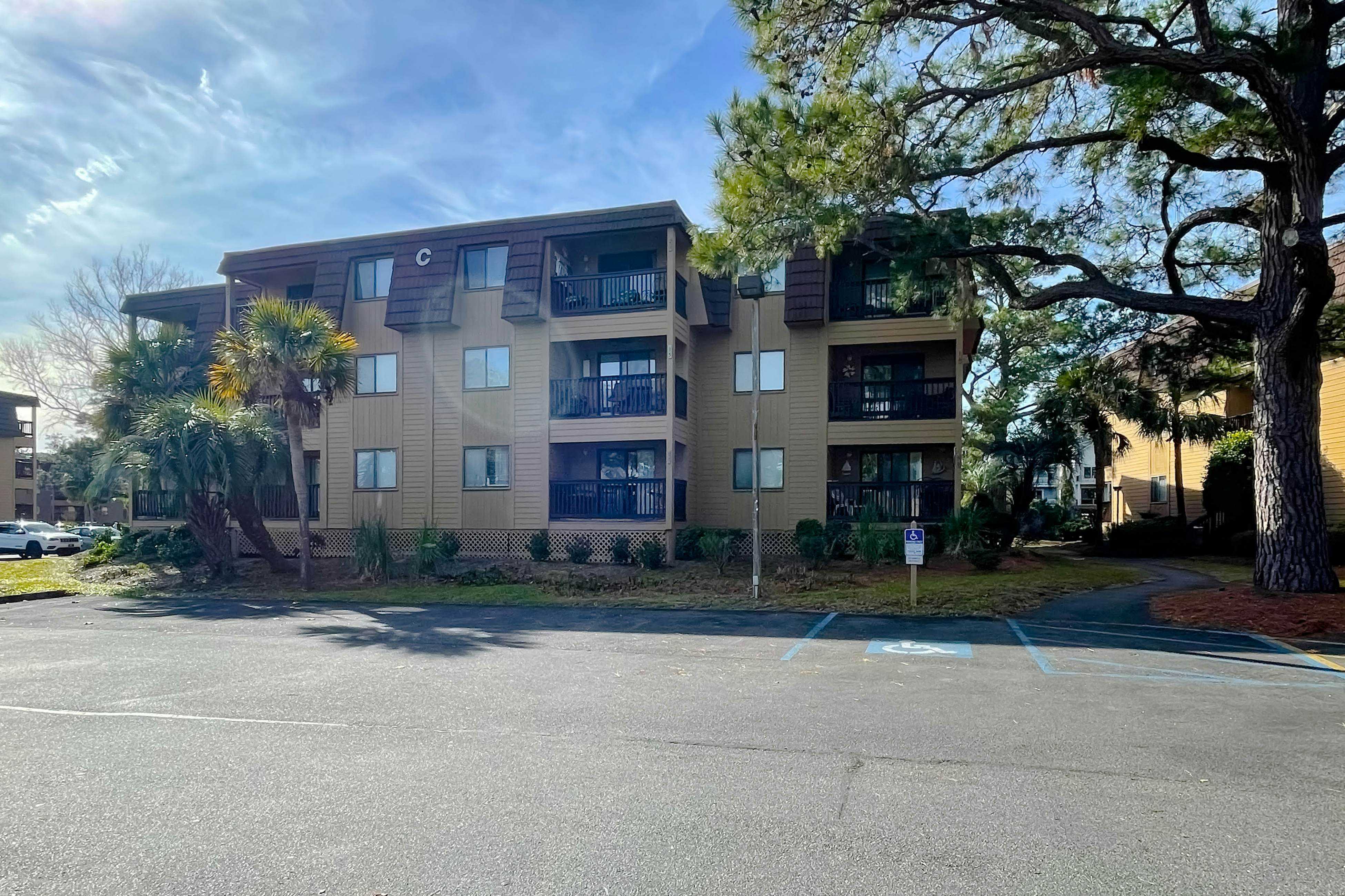 HH Beach & Tennis C12