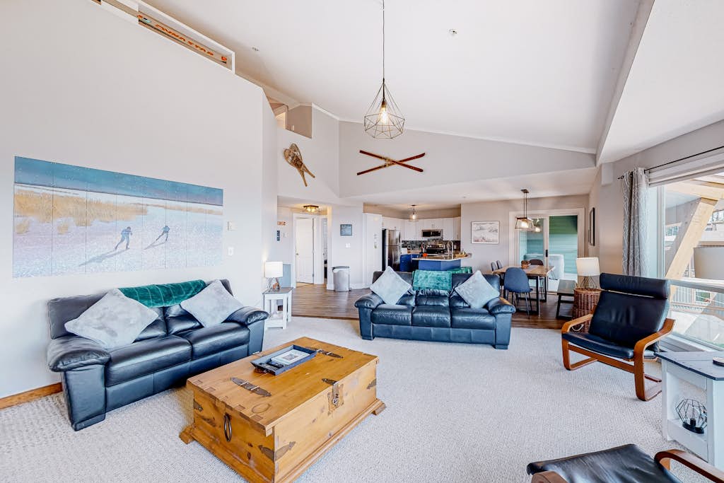 Hilltop Hideaway - Legacy 401 | 2 Bed Big White Mountain, BC Condo