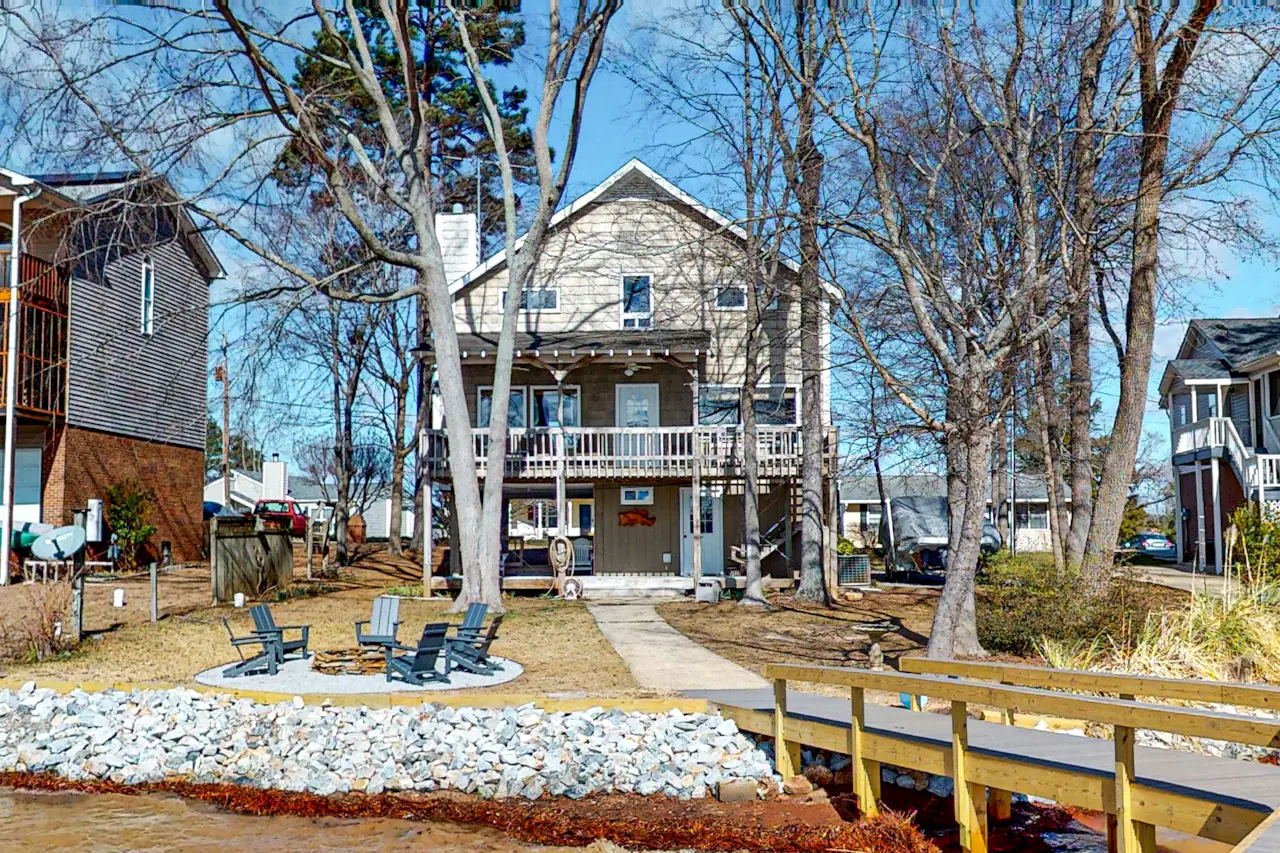 Lakeview Lodge 4 BD Prosperity, SC Vacation Rental Vacasa