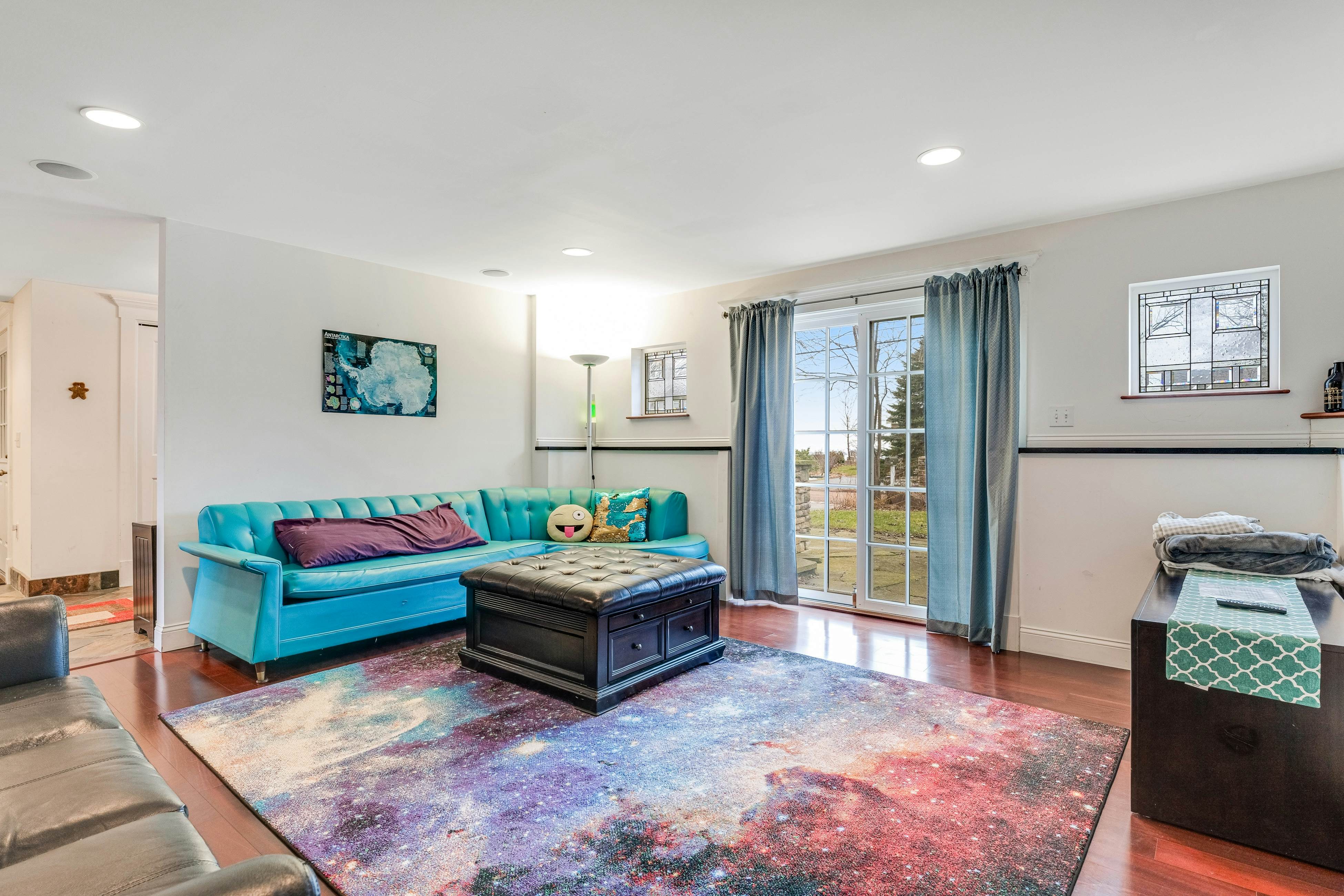 The Artist's Lakeside Hideaway