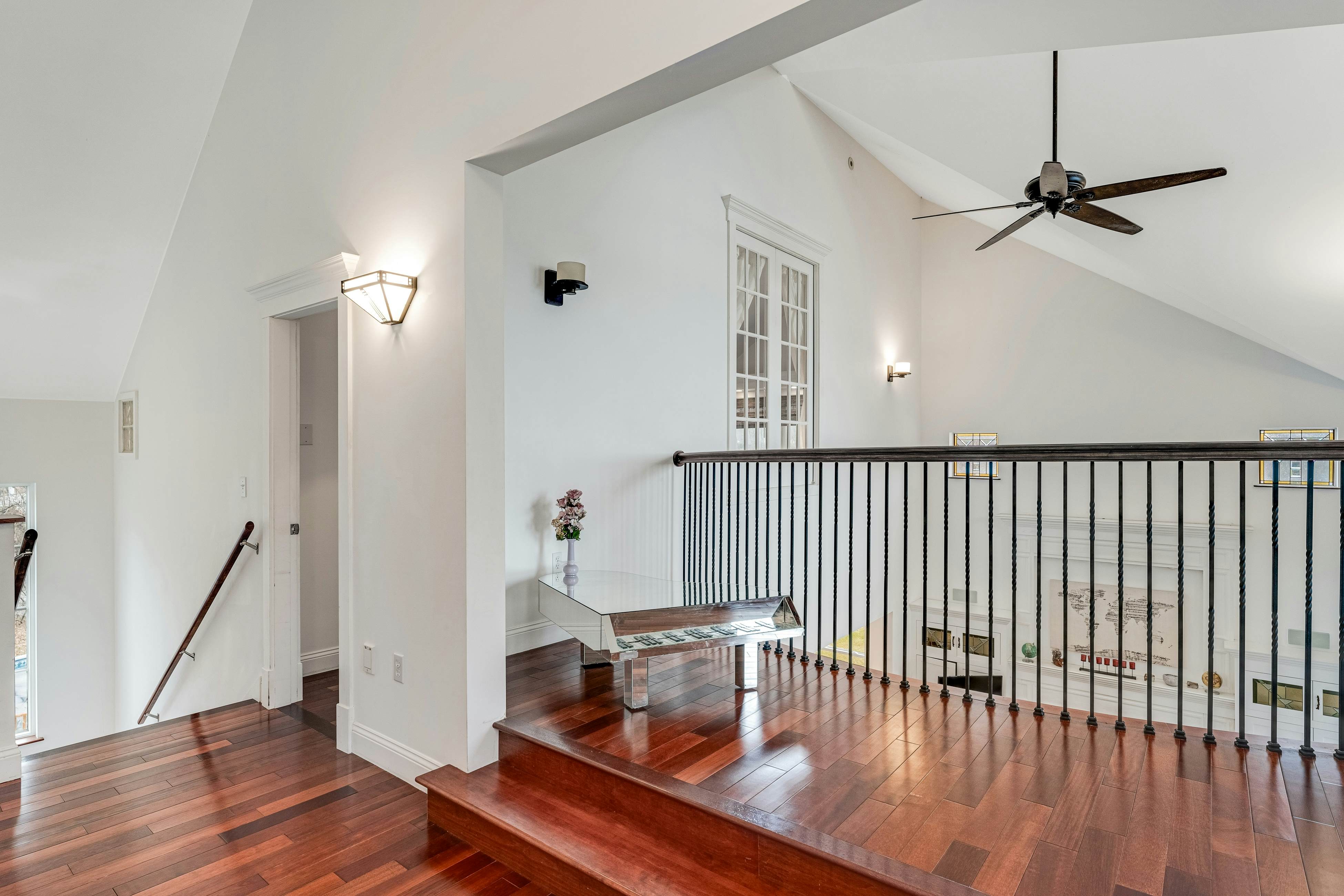 The Artist's Lakeside Hideaway