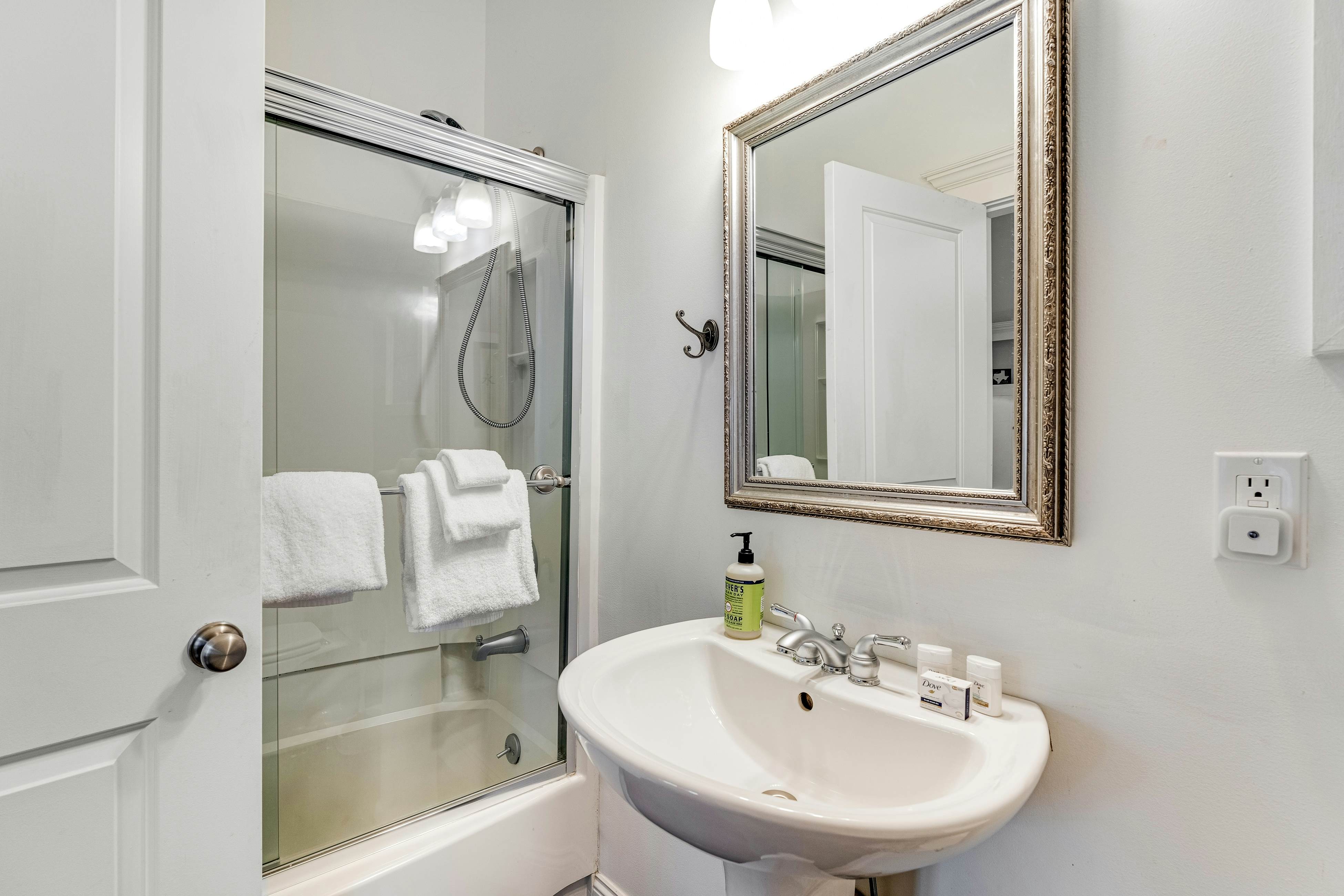 The Artist's Lakeside Hideaway