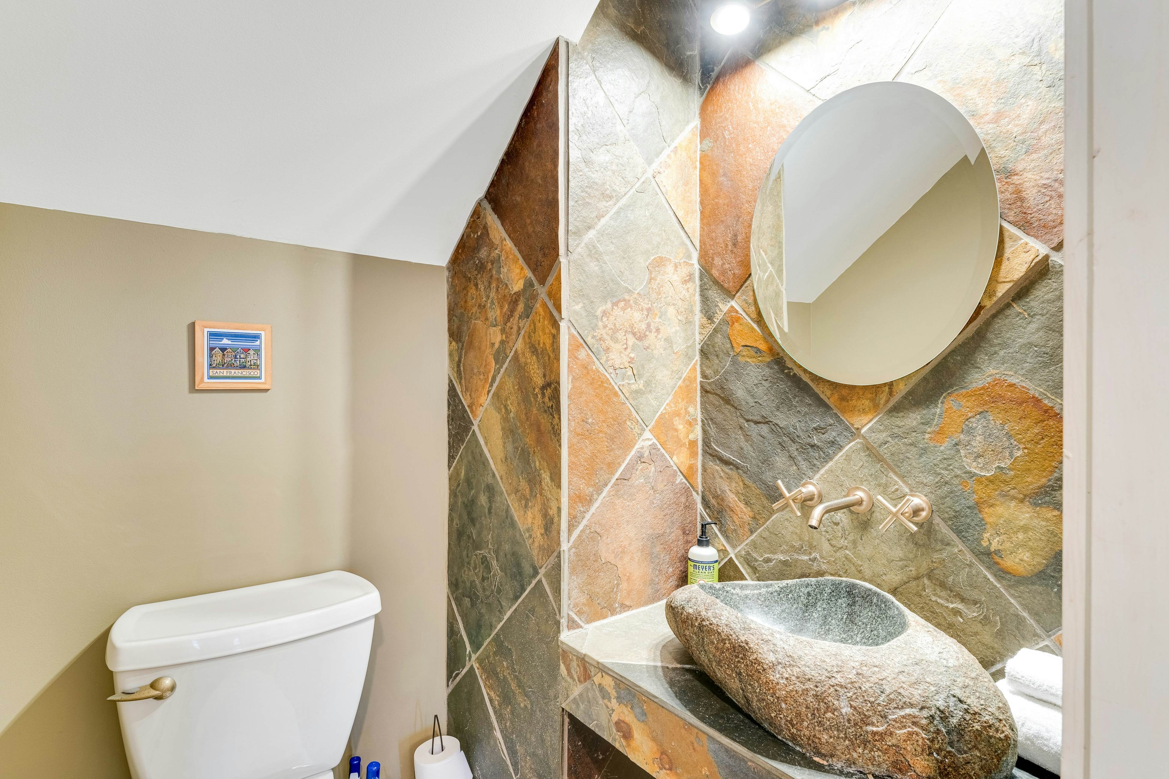 The Artist's Lakeside Hideaway