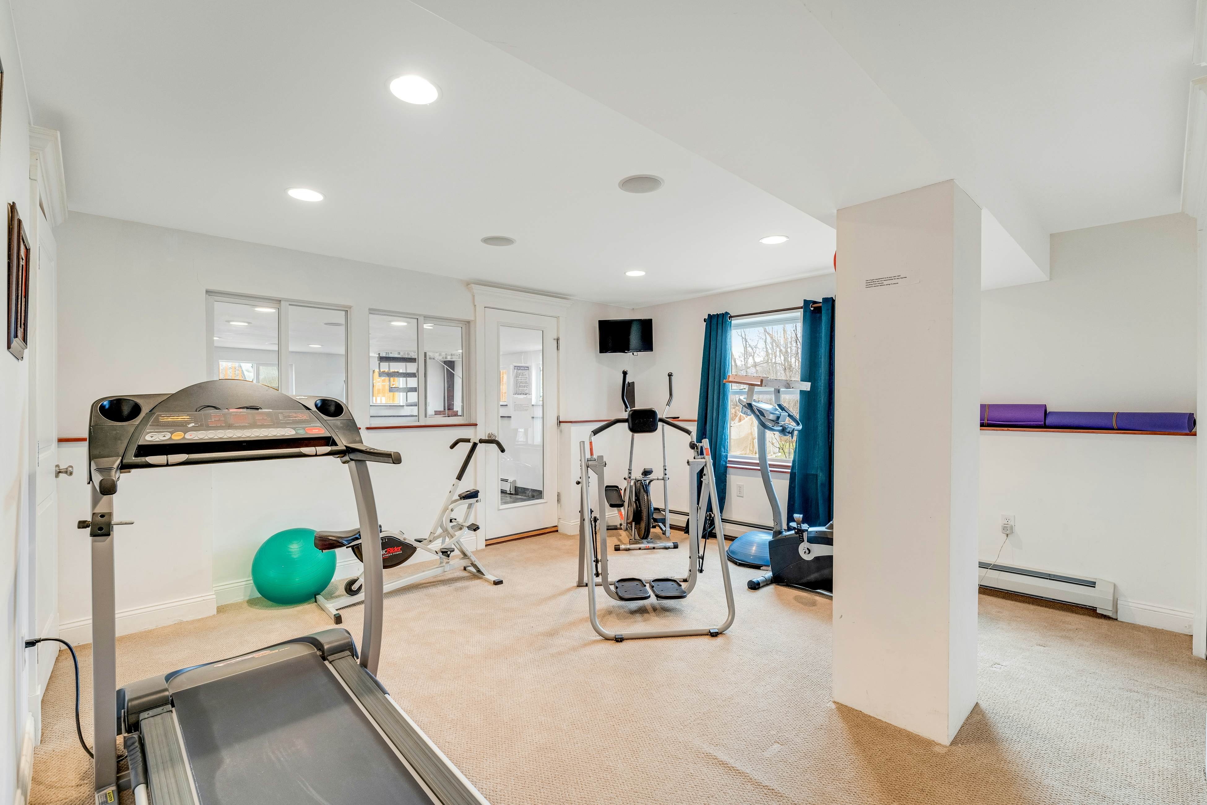 The Artist's Lakeside Hideaway