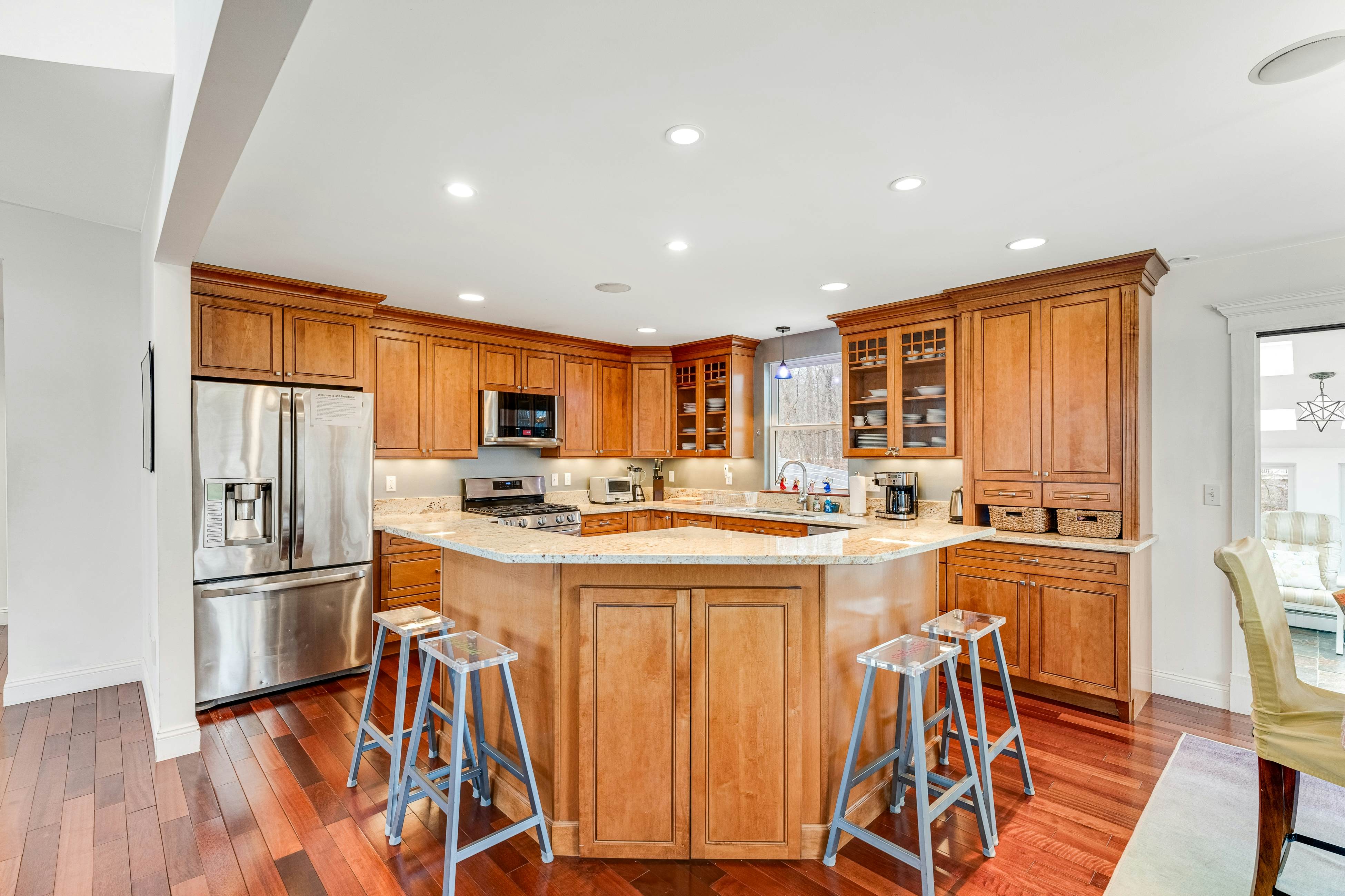 The Artist's Lakeside Hideaway