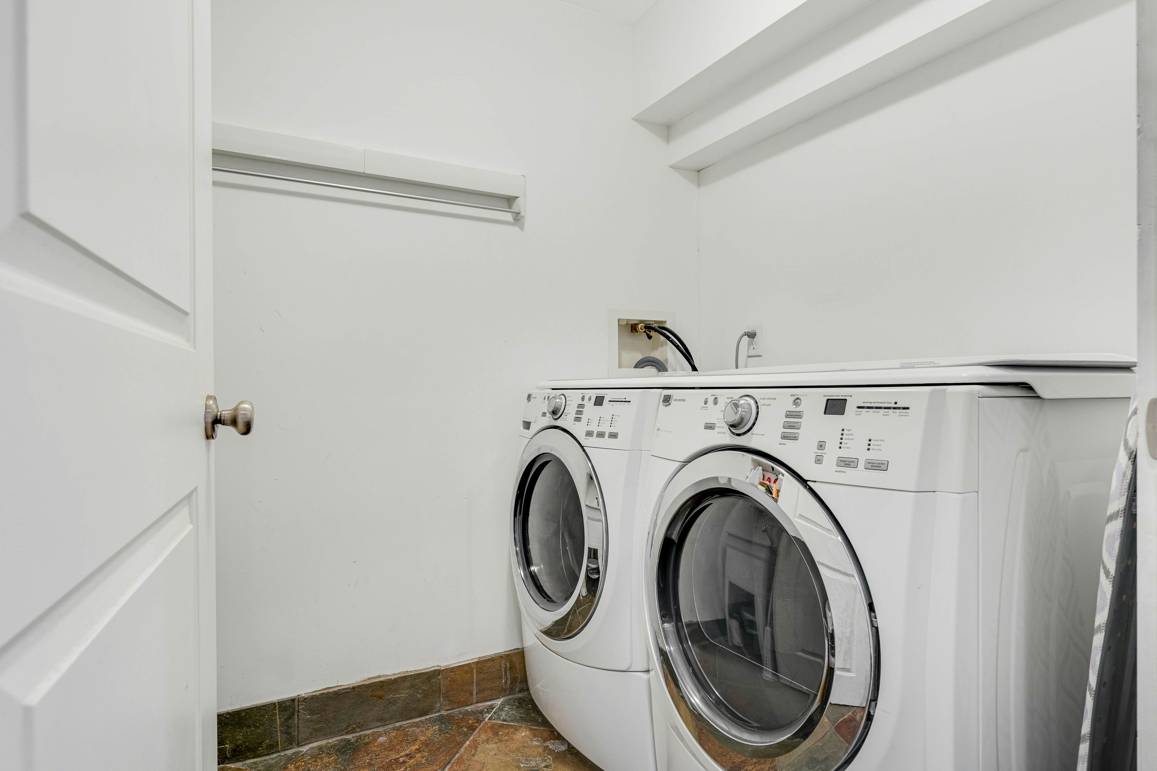 The Artist's Lakeside Hideaway