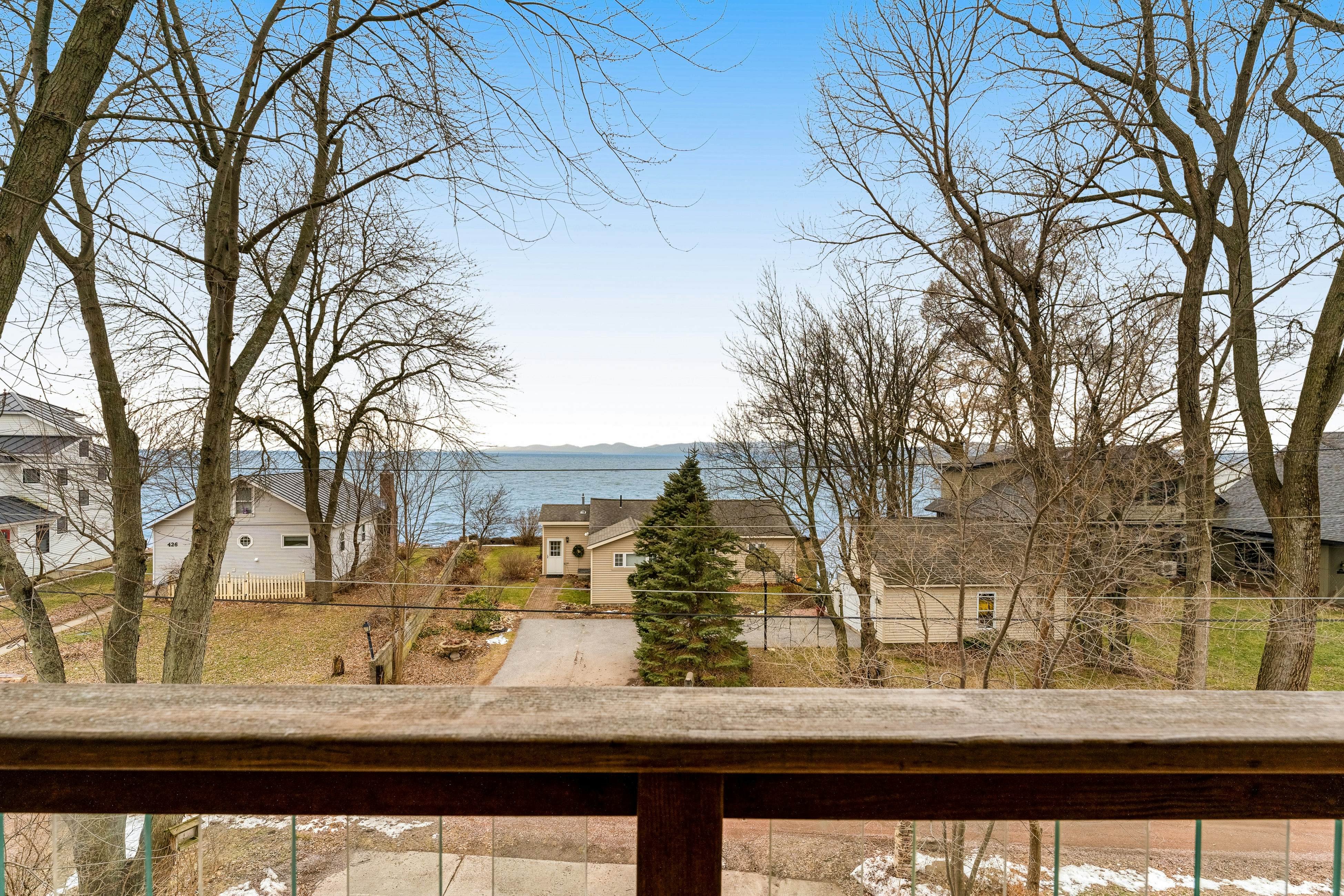 The Artist's Lakeside Hideaway