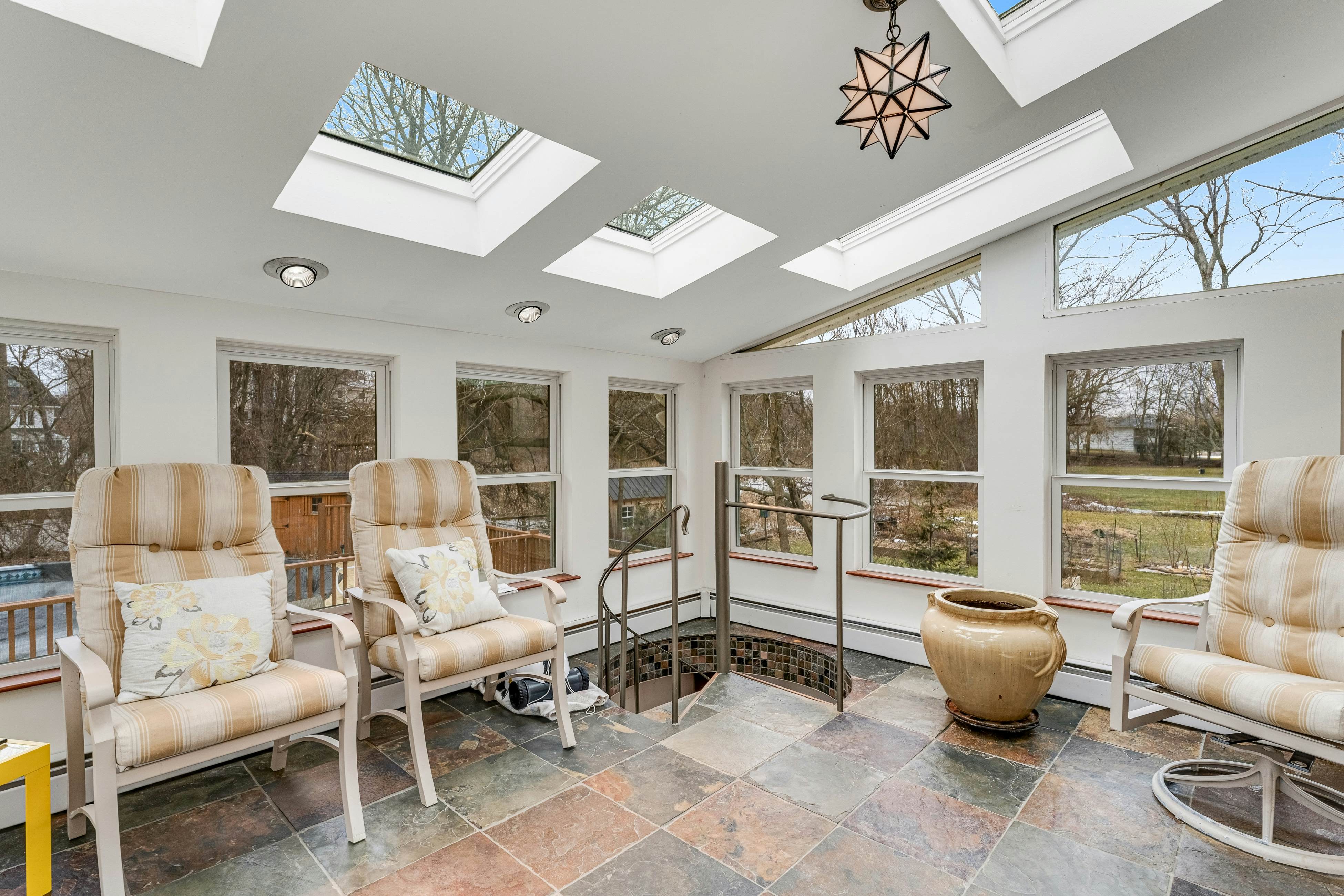 The Artist's Lakeside Hideaway