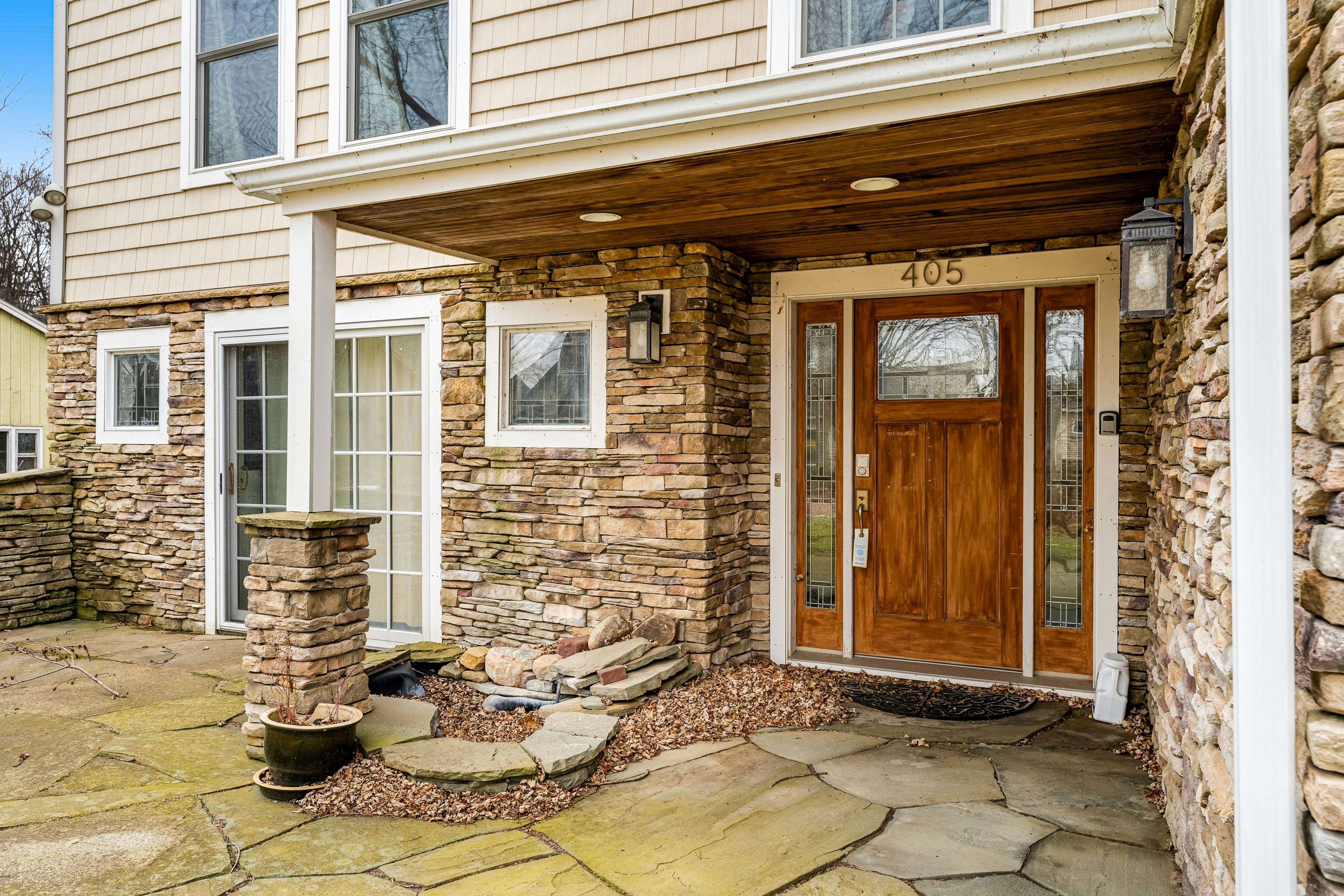 The Artist's Lakeside Hideaway