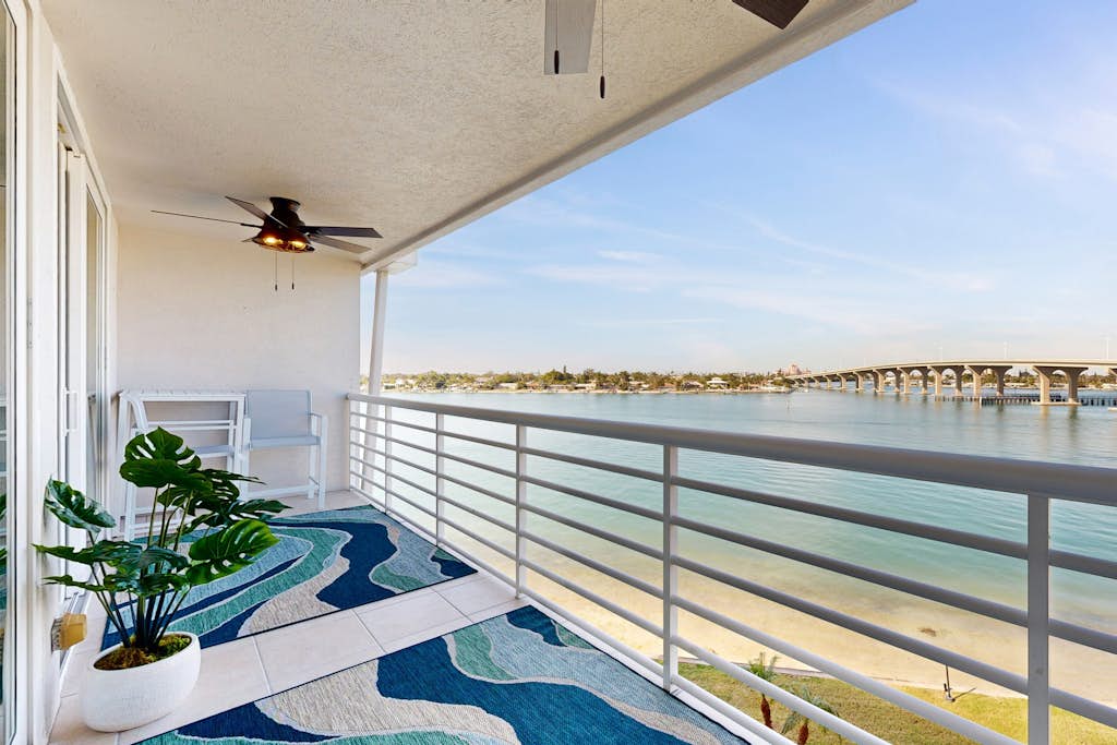 Stunning penthouse condo with Gulf views balcony pool and hot tub — St. Petersburg, FL — vacation rental