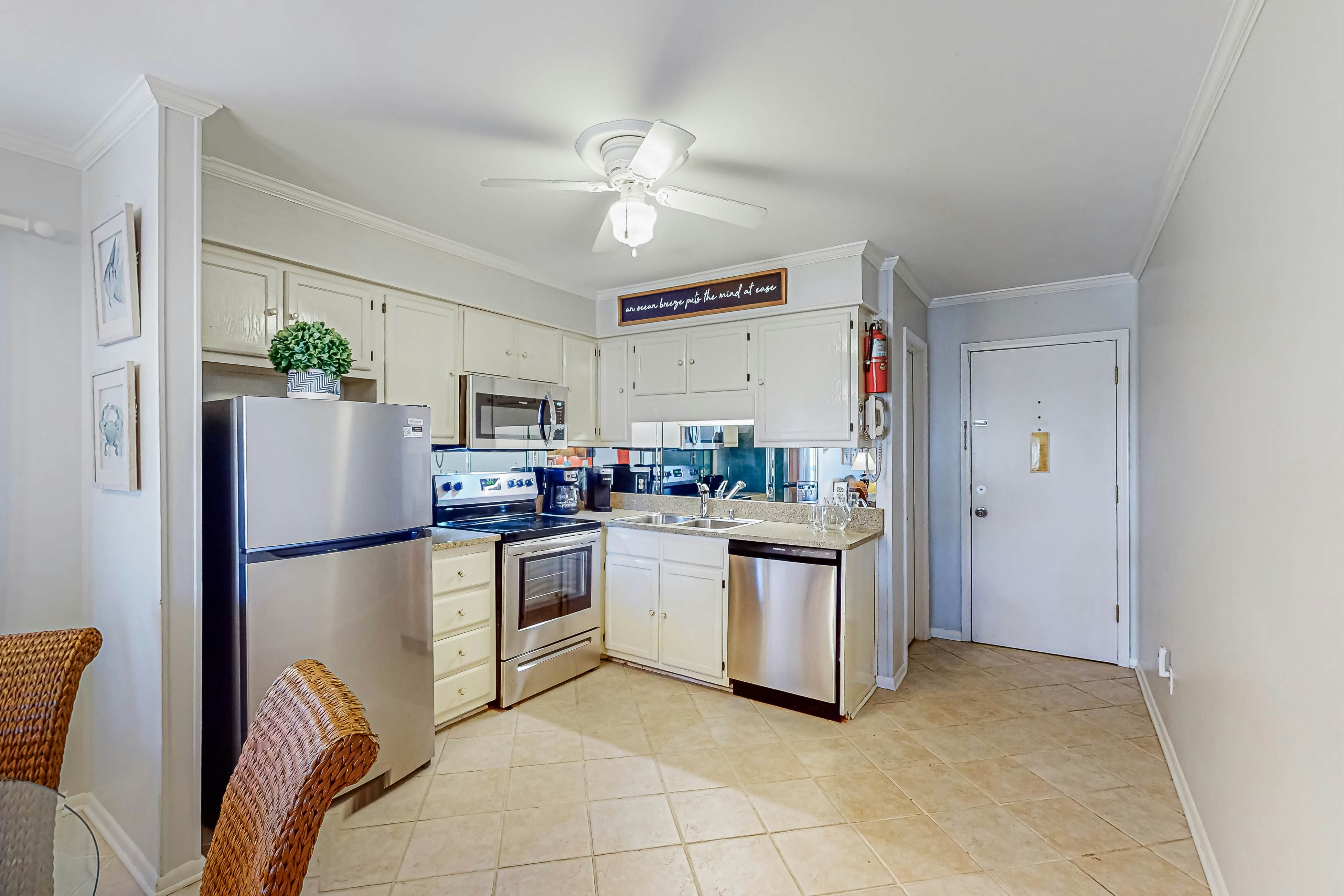 HH Beach & Tennis C12