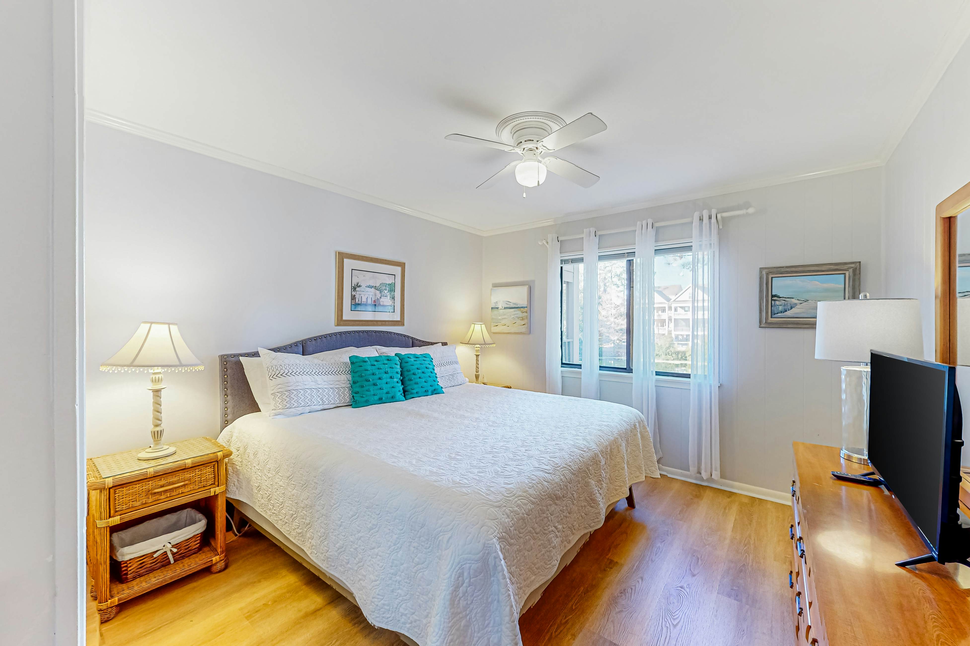 HH Beach & Tennis C12