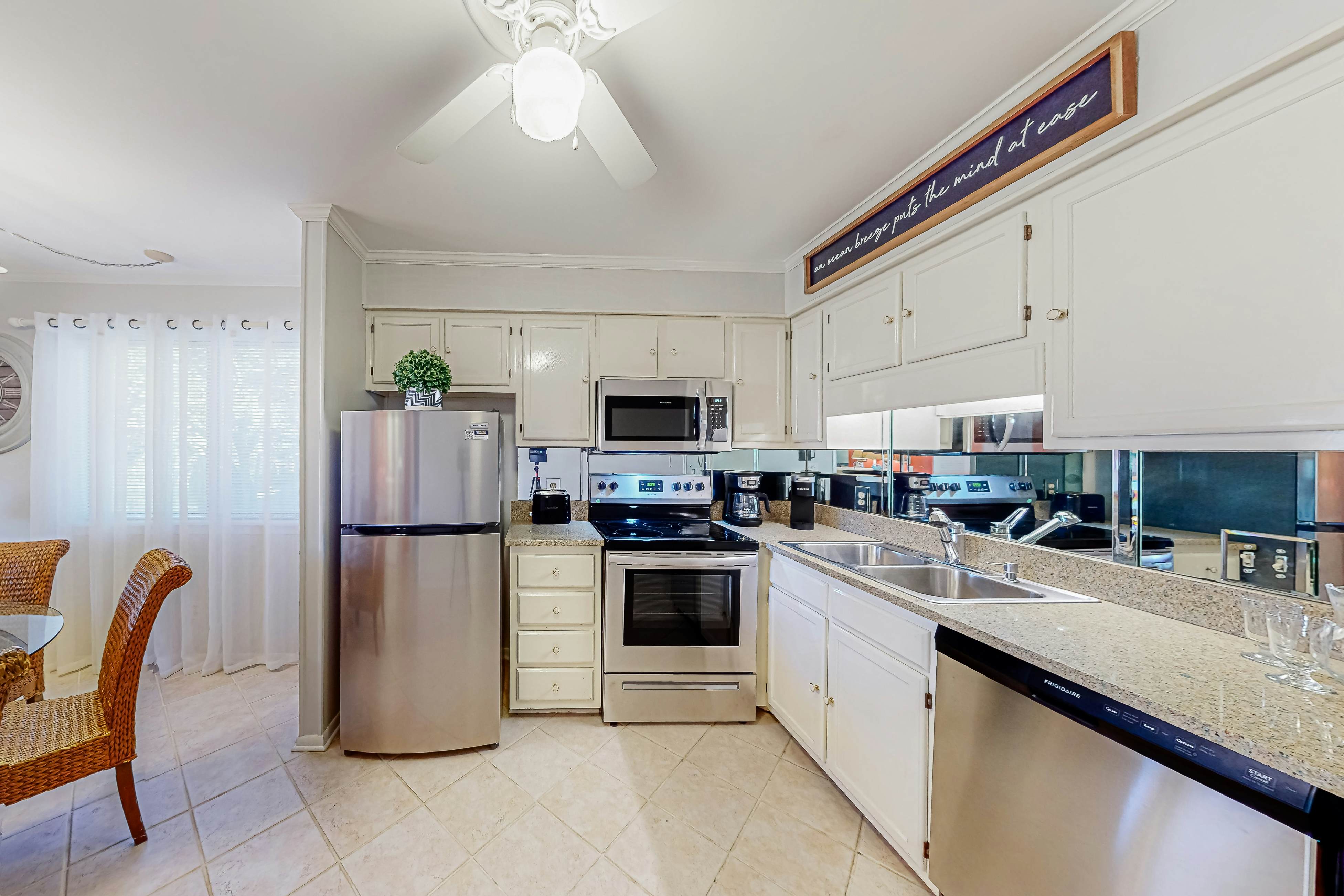 HH Beach & Tennis C12