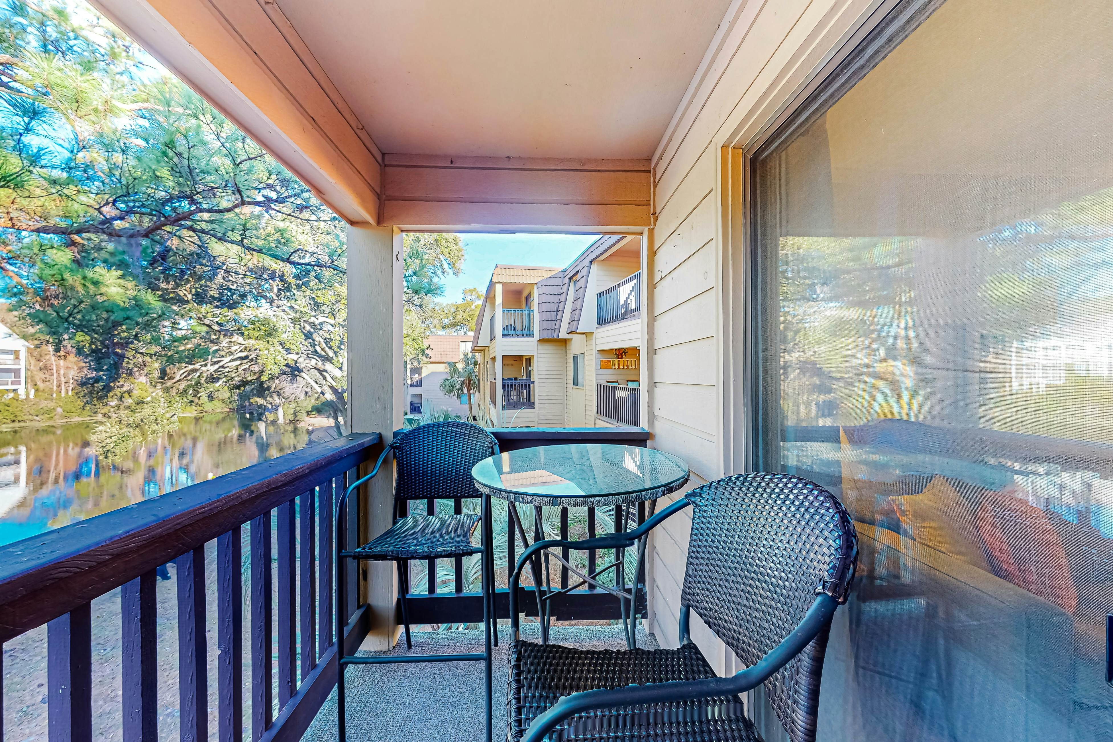 HH Beach & Tennis C12