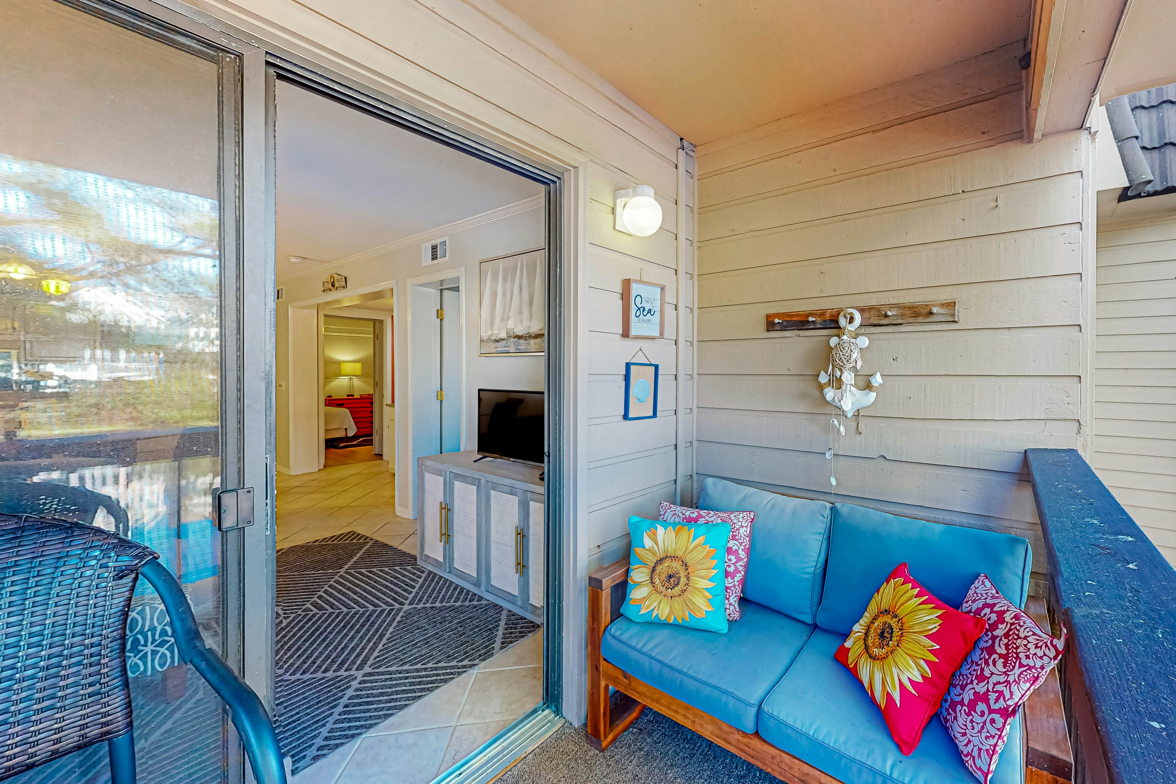 HH Beach & Tennis C12