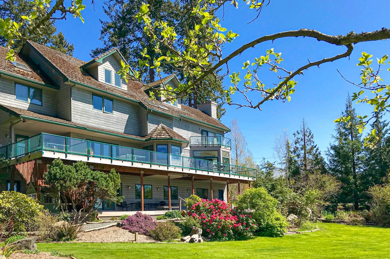 The Quintessa Main House 9 BD Clinton, WA Vacation Rental Vacasa