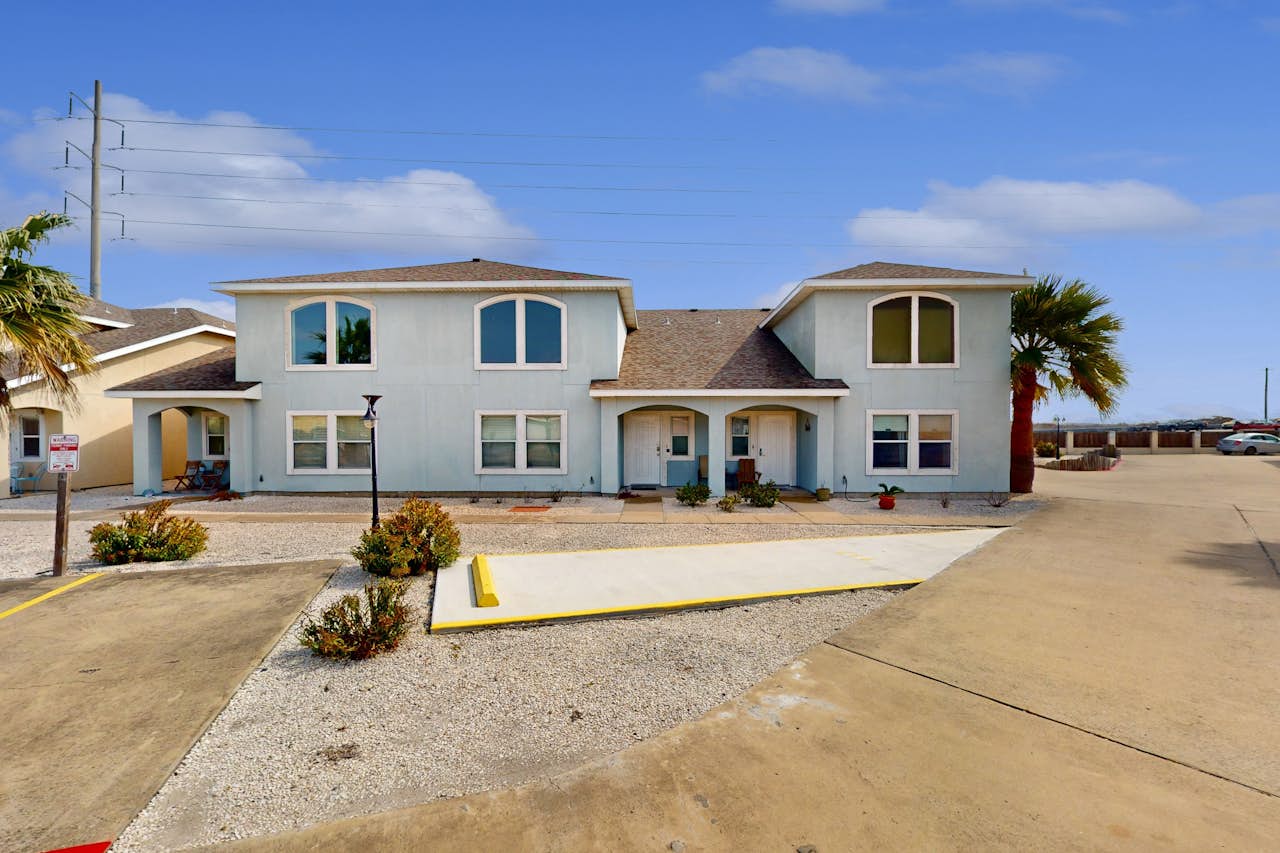 The Blue House by Whitecap Beach 3 BD Corpus Christi, TX Vacation