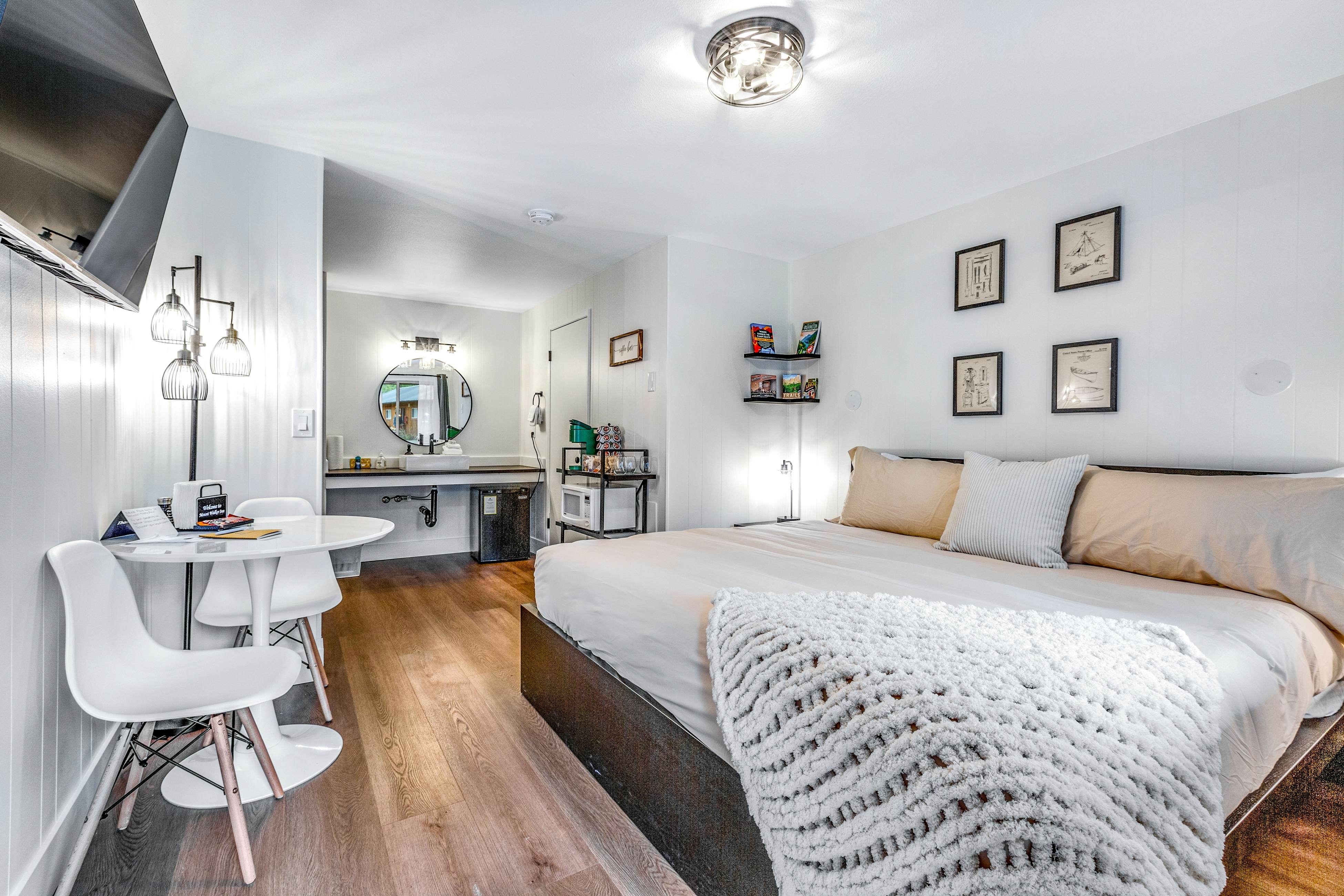 Mount Worthington Room 6 at Mount Walker Inn