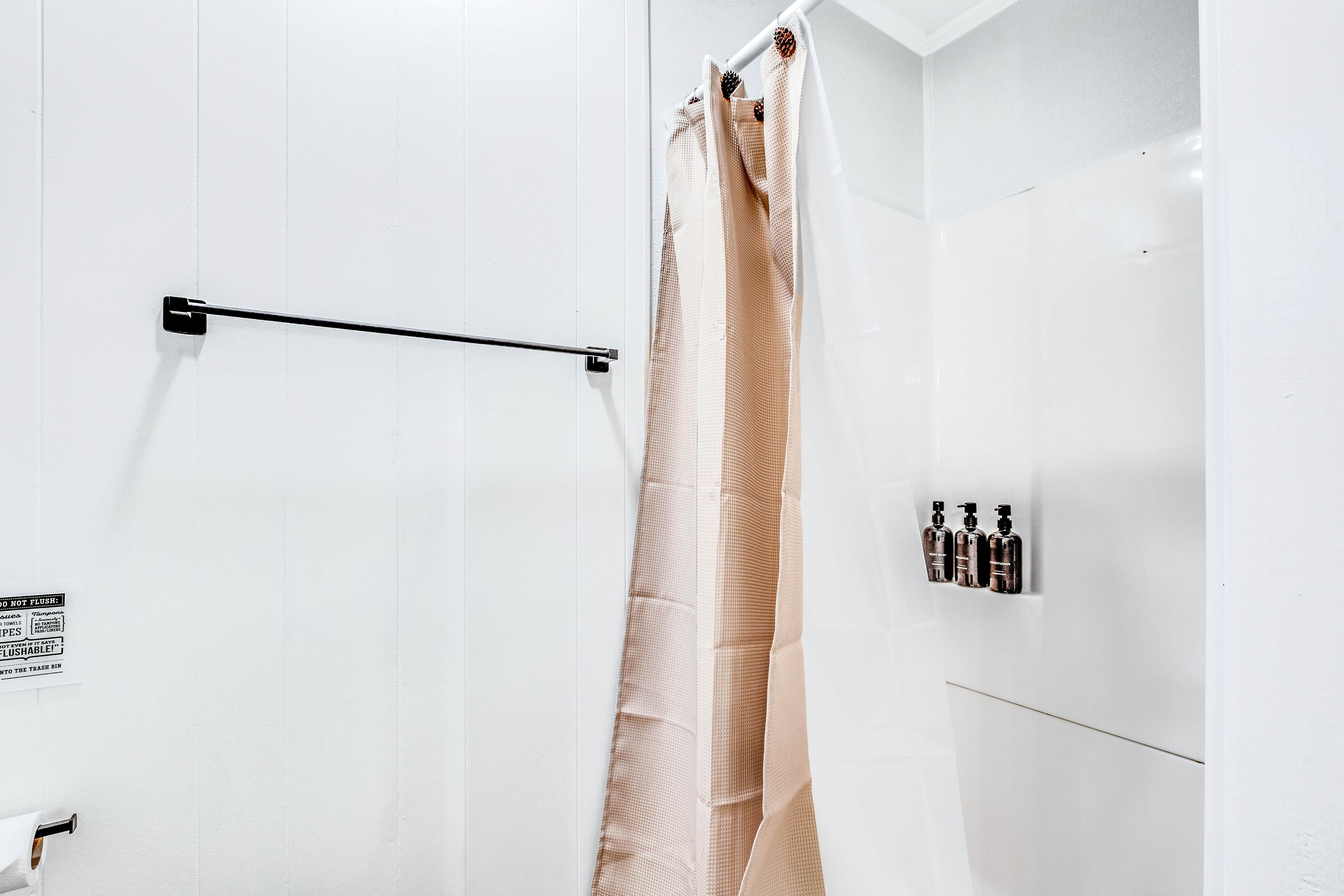 Mount Bretherton Room 8 at Mount Walker Inn