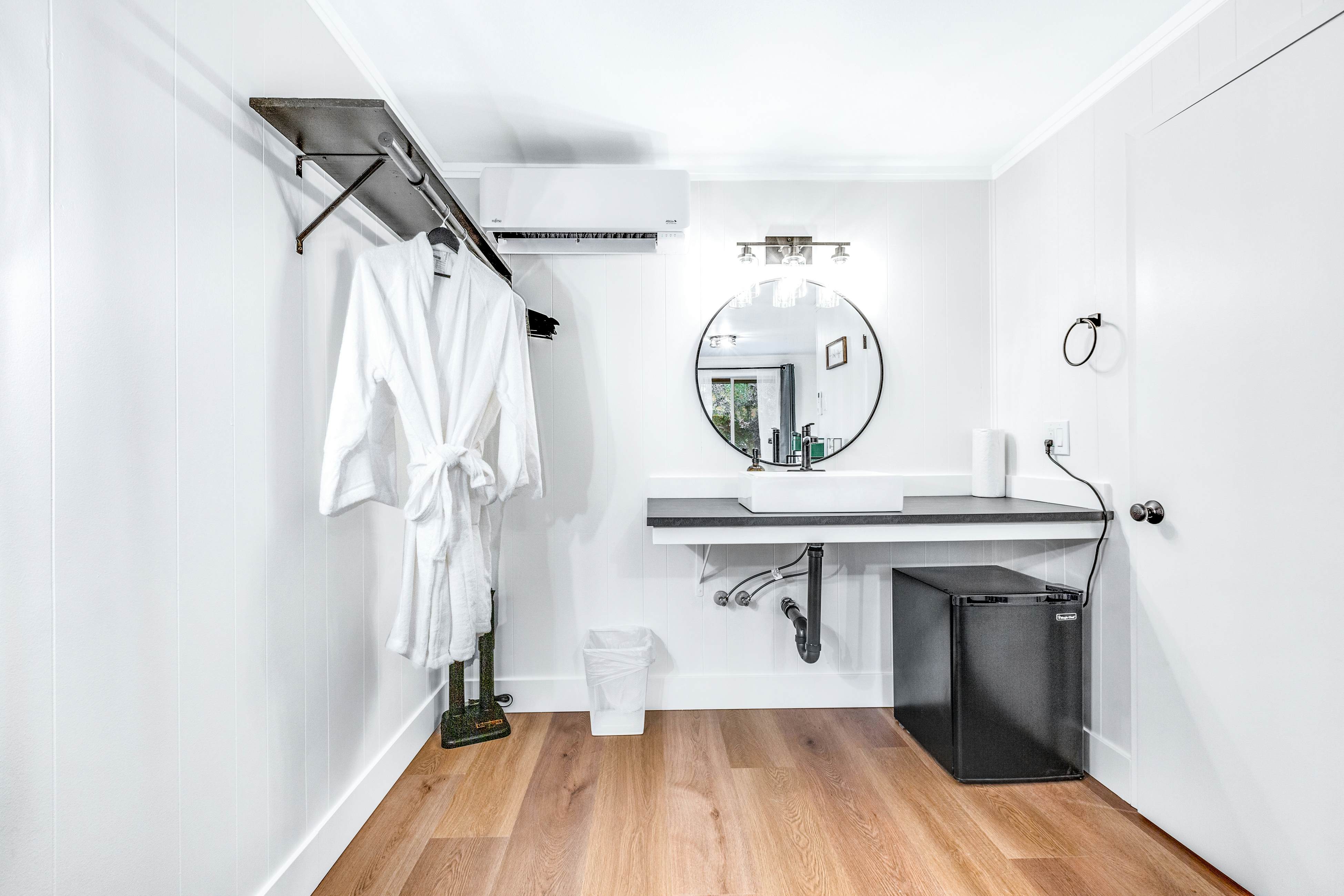 Mount Bretherton Room 8 at Mount Walker Inn