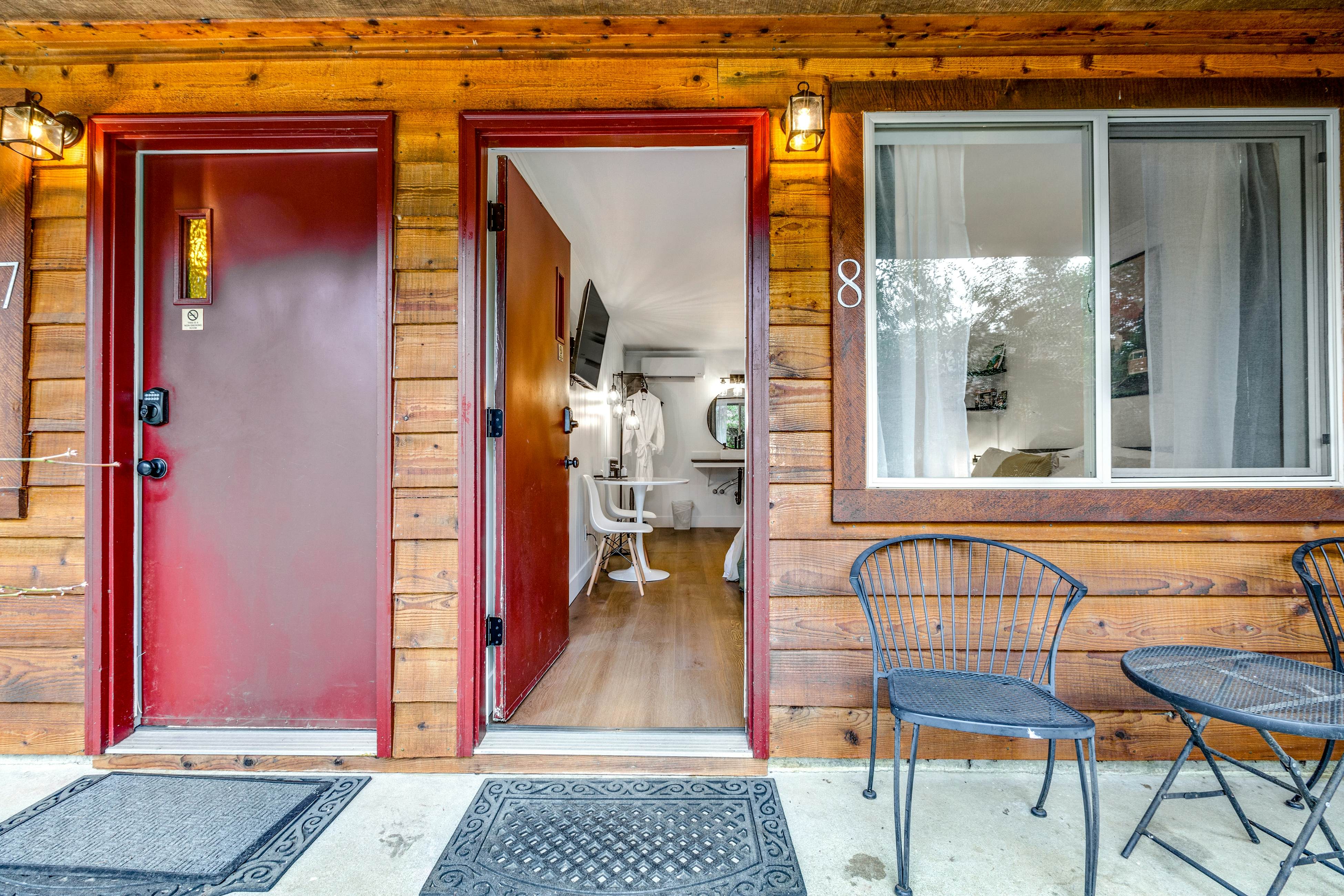 Mount Bretherton Room 8 at Mount Walker Inn